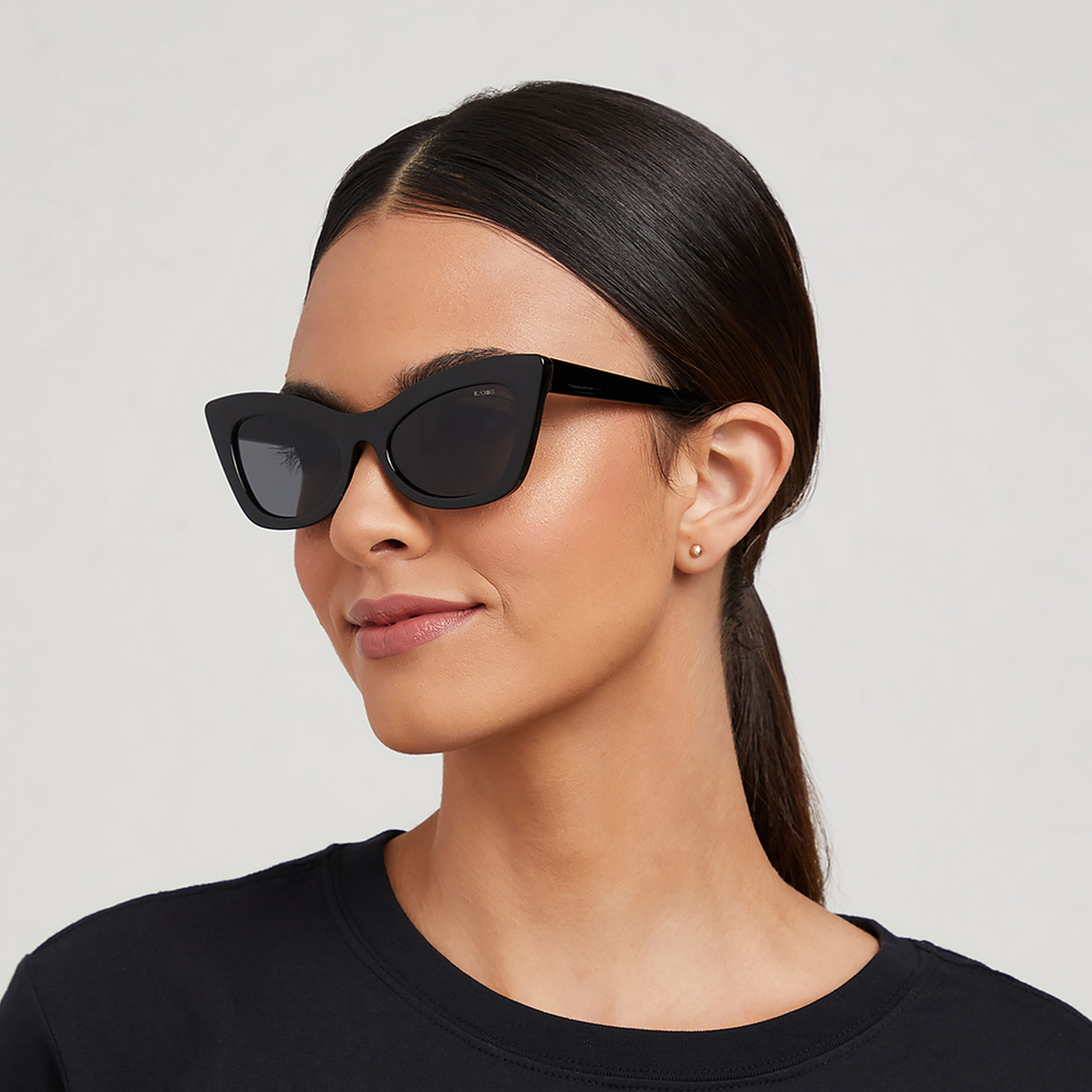 نظارة شمسية سوداء ذات كات آي من بلاك أوت كورتني مع 52 مم -women-sunglasses-image-5