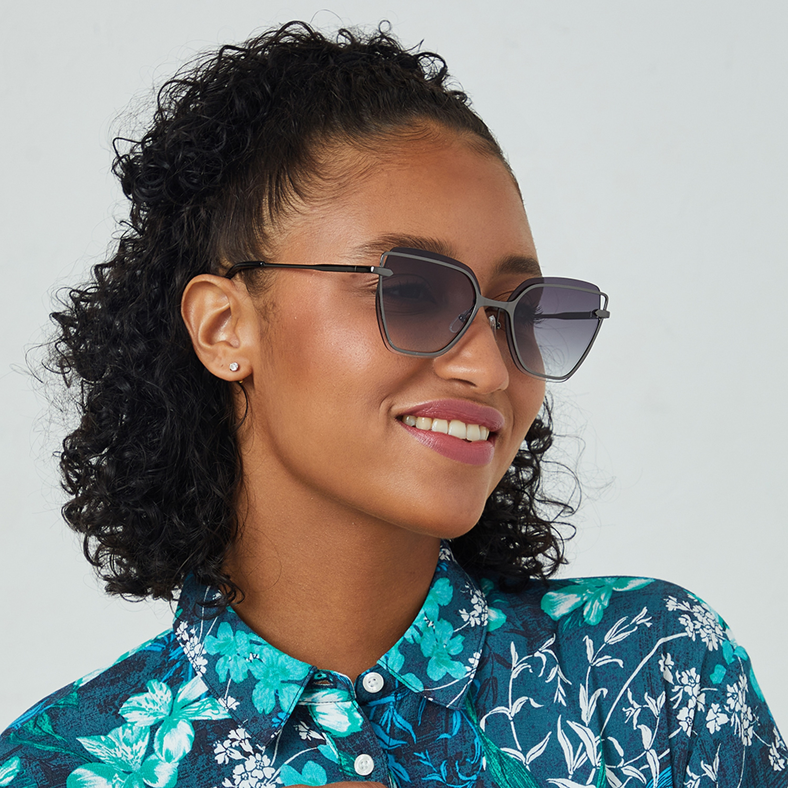 نظارة شمسية رمادية ذات كات آي من بلاك أوت ستارلايت مع 57 مم -women-sunglasses-image-6