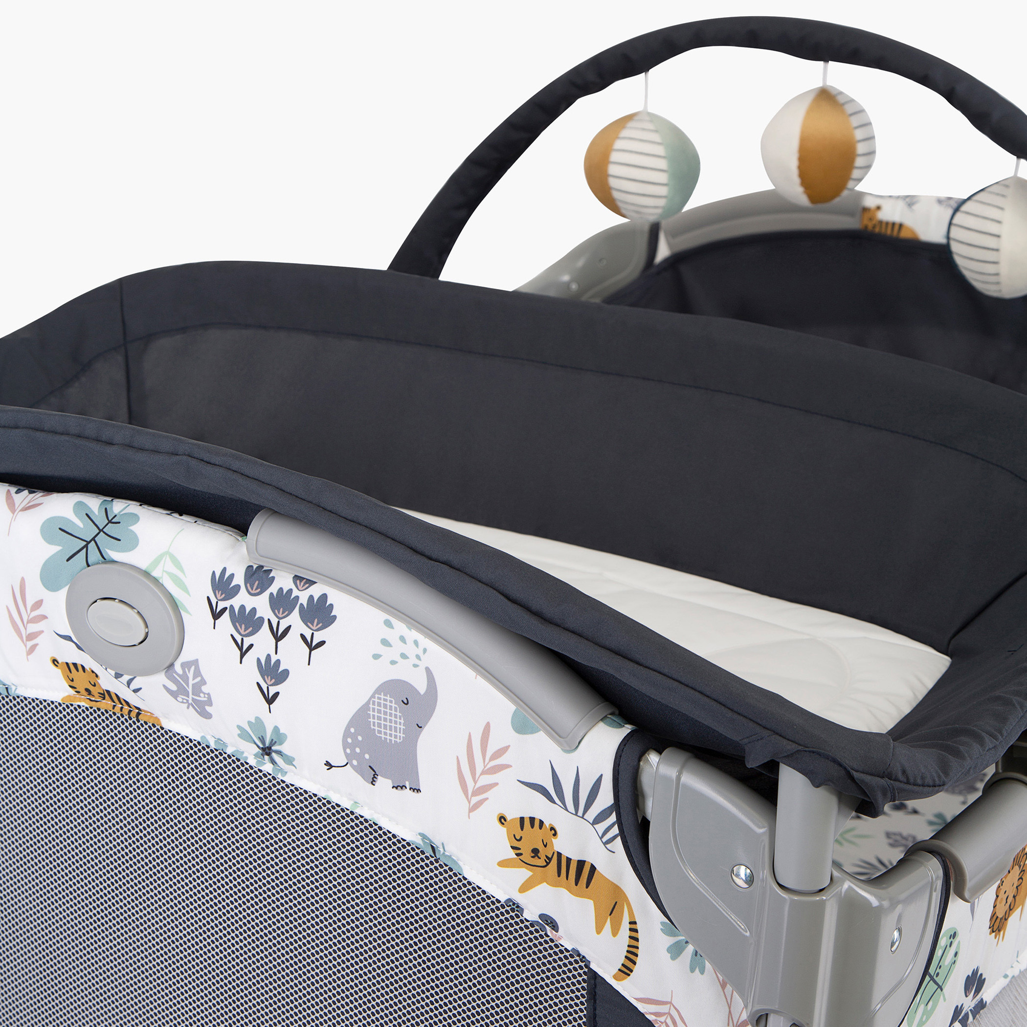 سرير أطفال متنقّل كونتور إلكترا من جراكو-baby-gear-travelcots-image-21