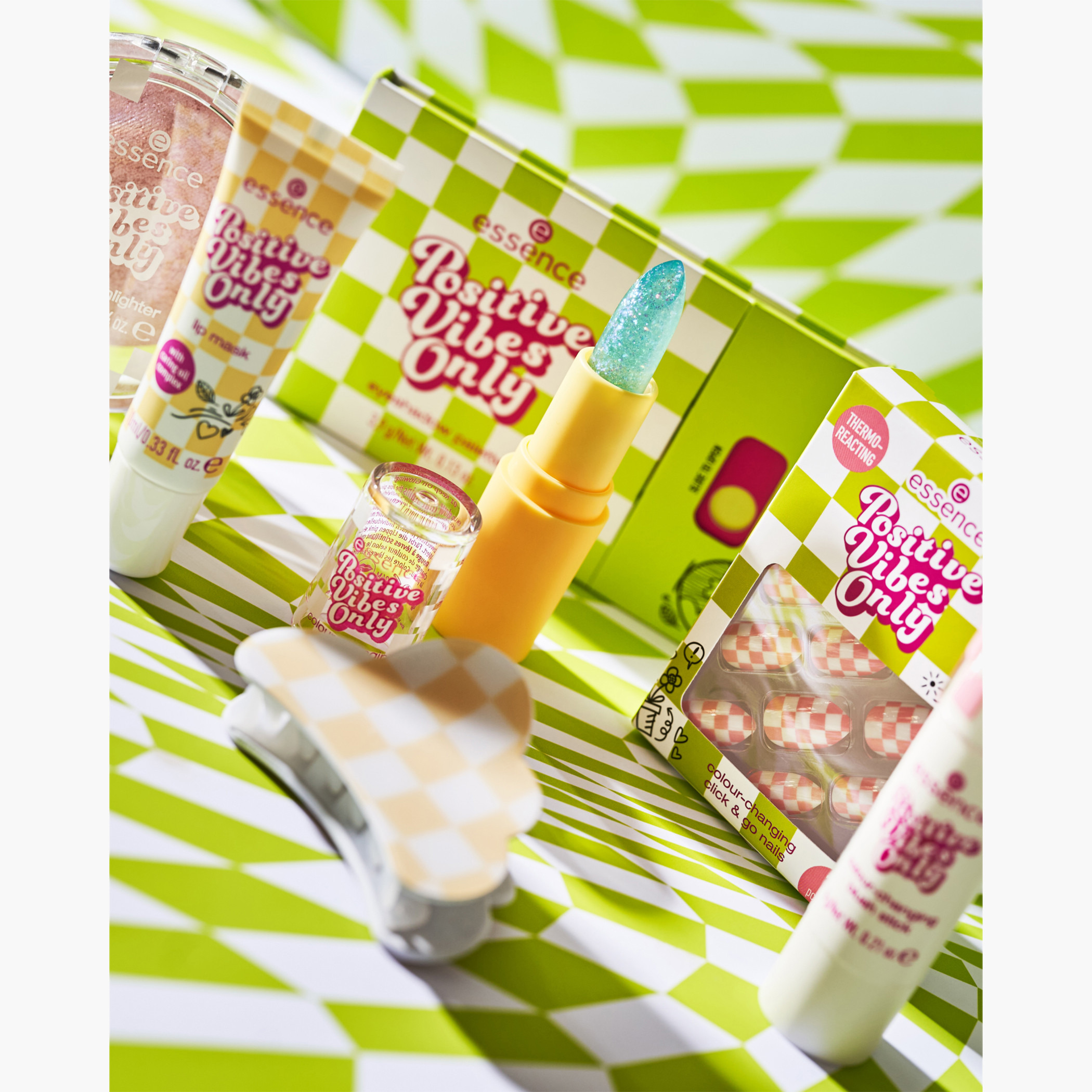 Essence Positive Vibes Only Colour-Changing Click & Go Nails-beautyandpersonalcare-makeup-nails-nailtools-image-2