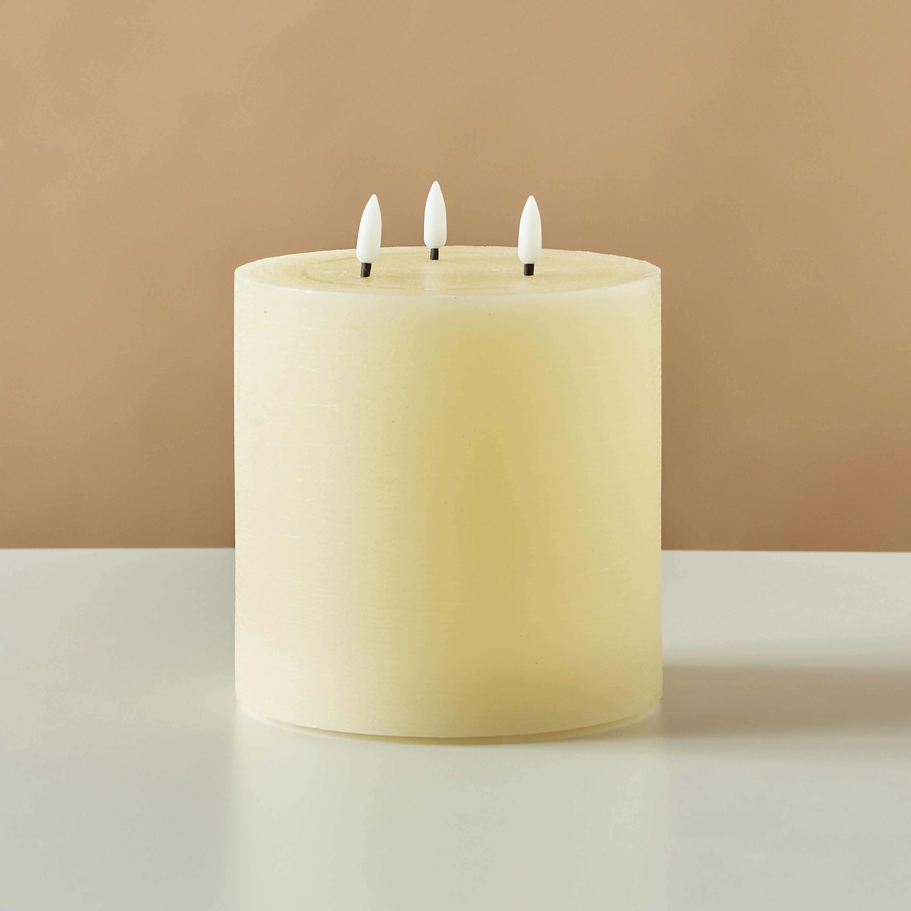 شمعة عمودية إل إي دي 3 فتائل بدون لهب من إسينشيالز -18 سم-household-homefragrance-candles-image-2