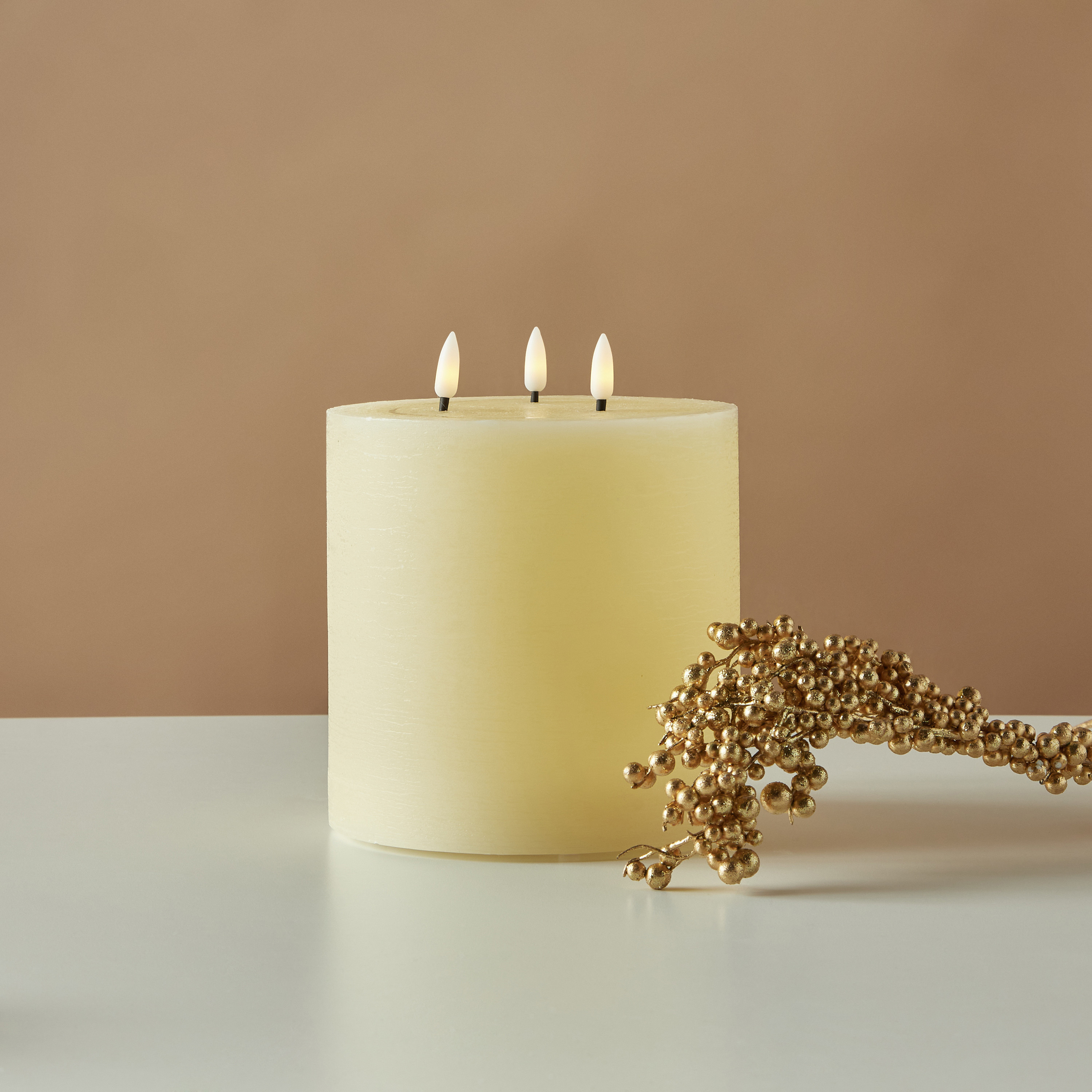 شمعة عمودية إل إي دي 3 فتائل بدون لهب من إسينشيالز -18 سم-household-homefragrance-candles-image-5