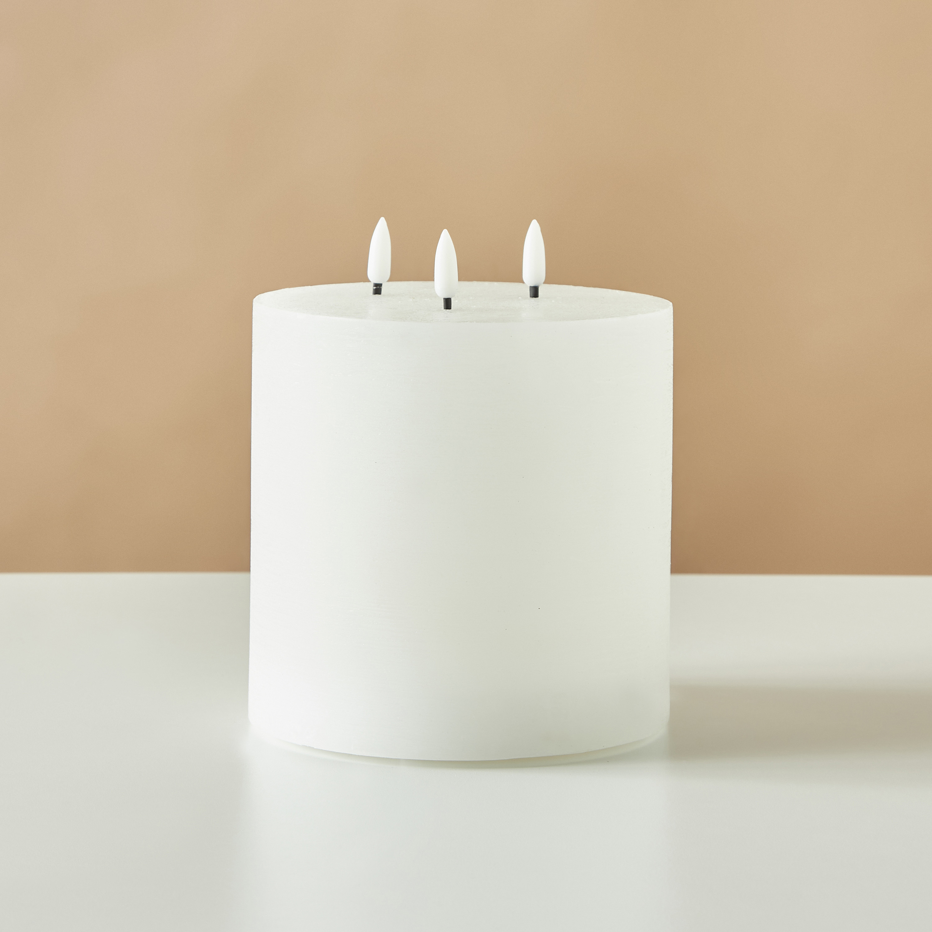 شمعة عمودية إل إي دي 3 فتائل بدون لهب من كانتري فيلد إسينشيالز -18 سم-household-homefragrance-candles-image-2