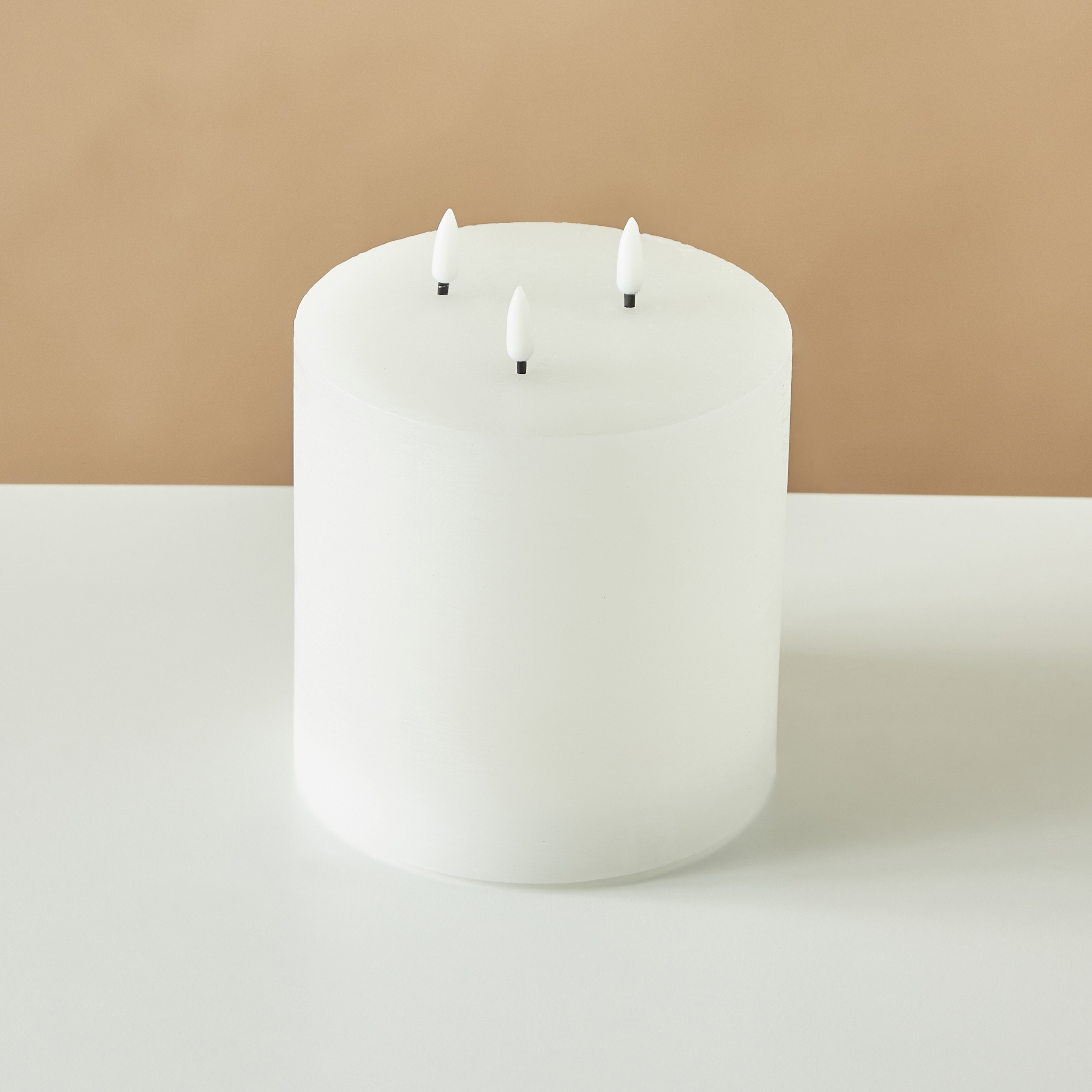 شمعة عمودية إل إي دي 3 فتائل بدون لهب من كانتري فيلد إسينشيالز -18 سم-household-homefragrance-candles-image-3