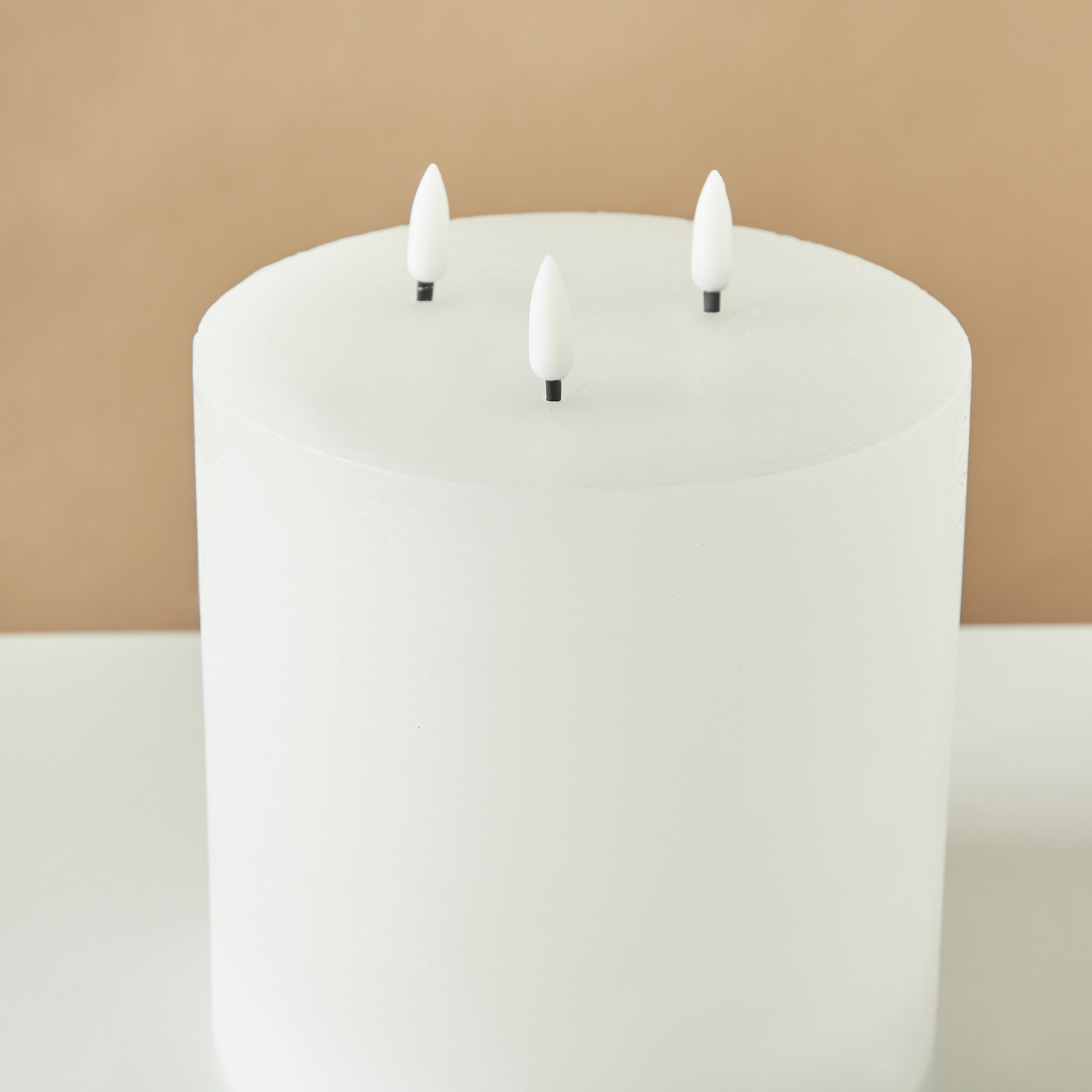 شمعة عمودية إل إي دي 3 فتائل بدون لهب من كانتري فيلد إسينشيالز -18 سم-household-homefragrance-candles-image-4