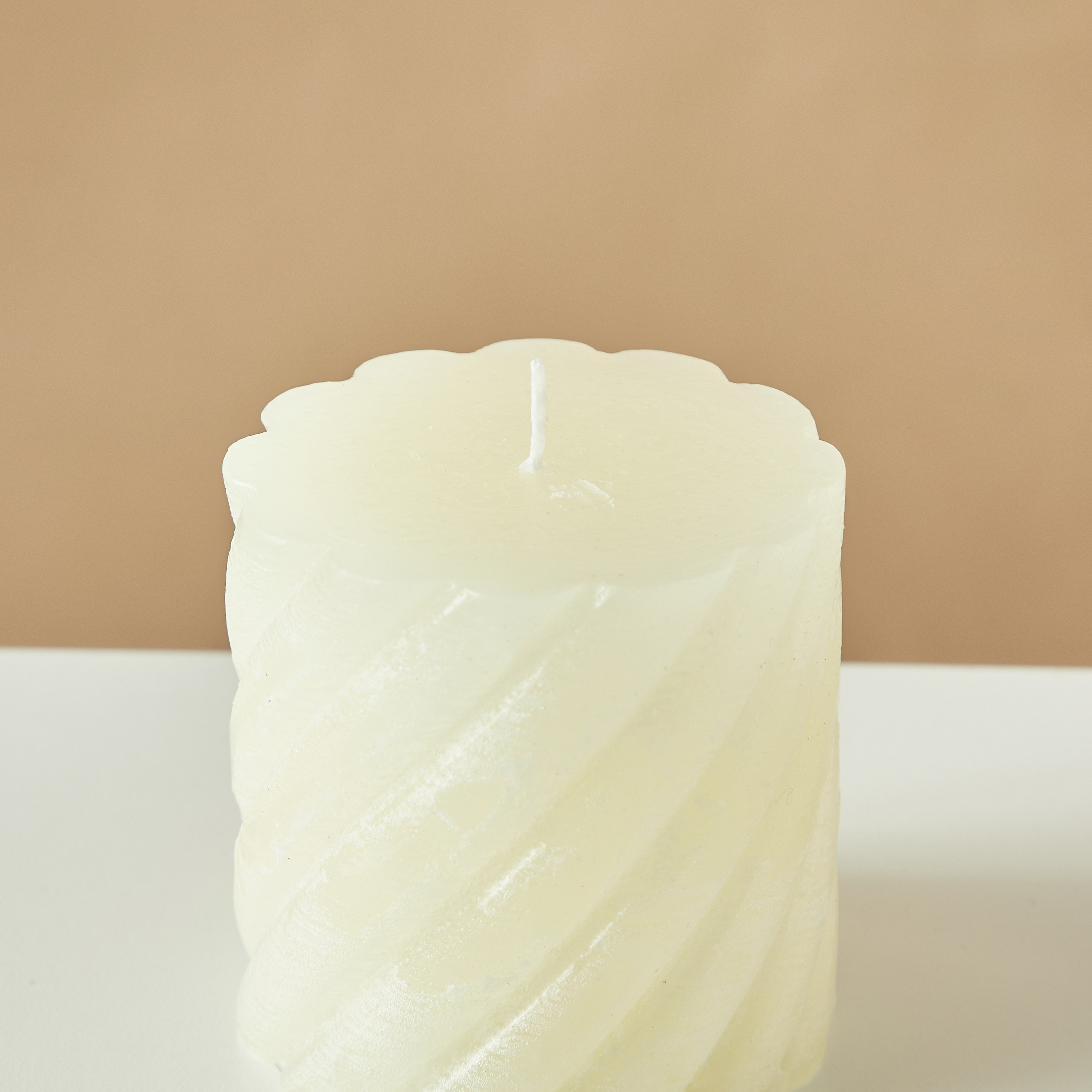 شمعة عمودية حلزونيّة غير معطّرة من كاونترفيلد إسنشيالز - 8 سم-household-homefragrance-candles-image-4