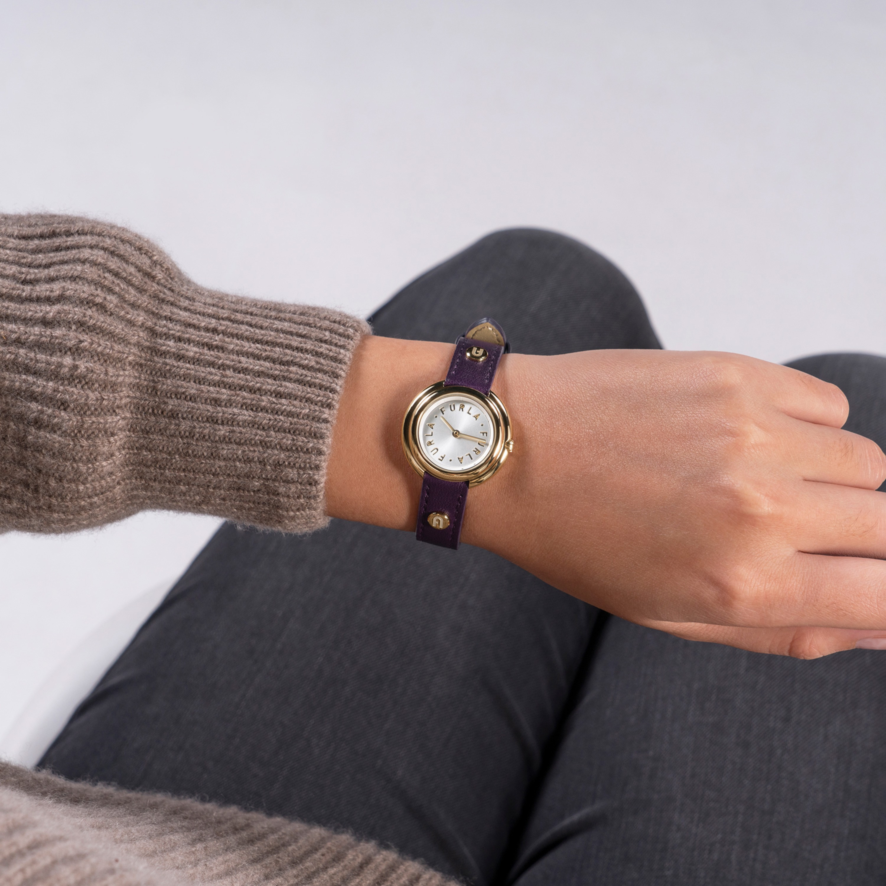 ساعة أنالوج بسوار جلدي أرجواني من فورلا | WW00031006L2-women-watchesandjewellery-watches-image-5