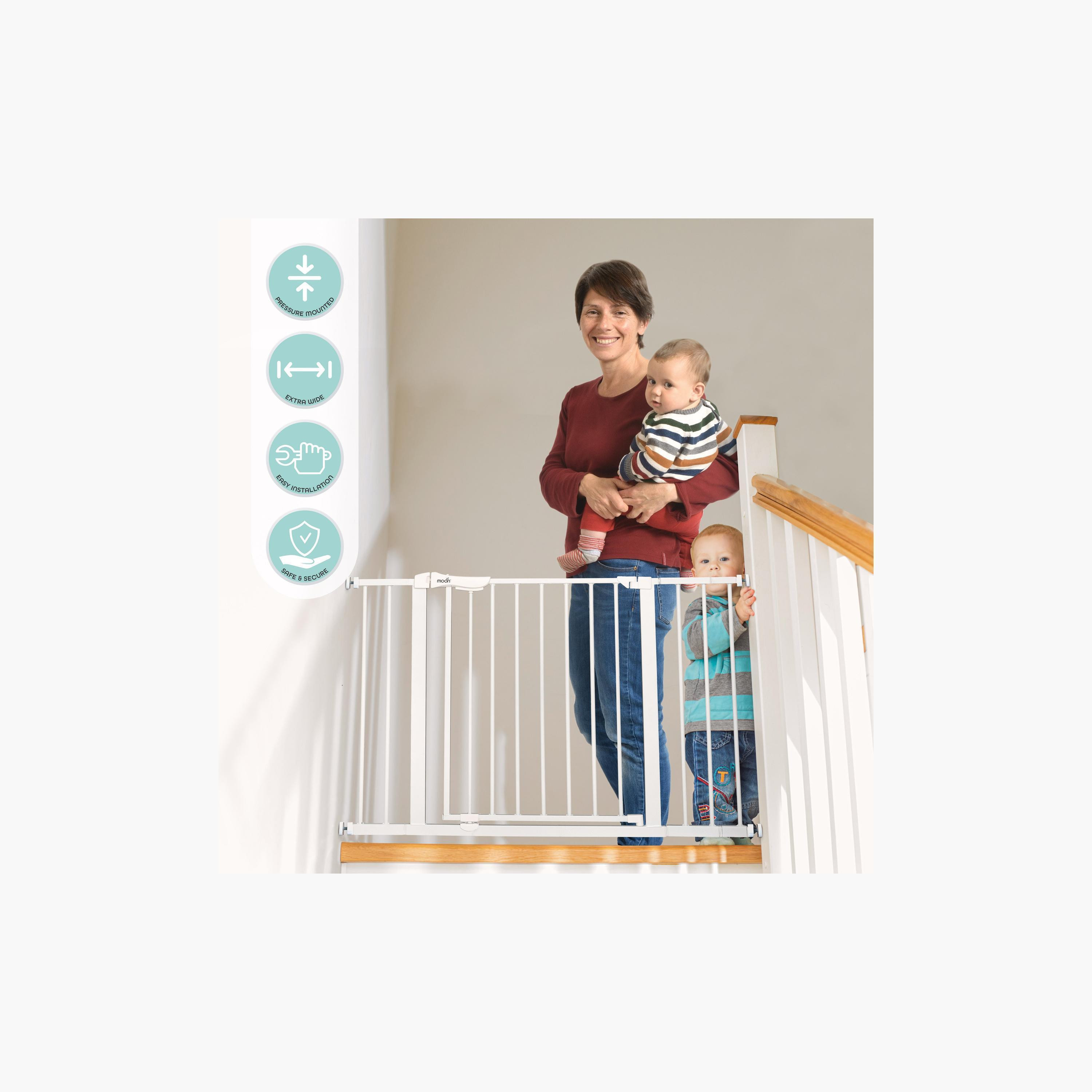 طقم بوابات أمان معدنية مكون من 4 قطع من موون-baby-healthandsafety-babyproofing-image-4
