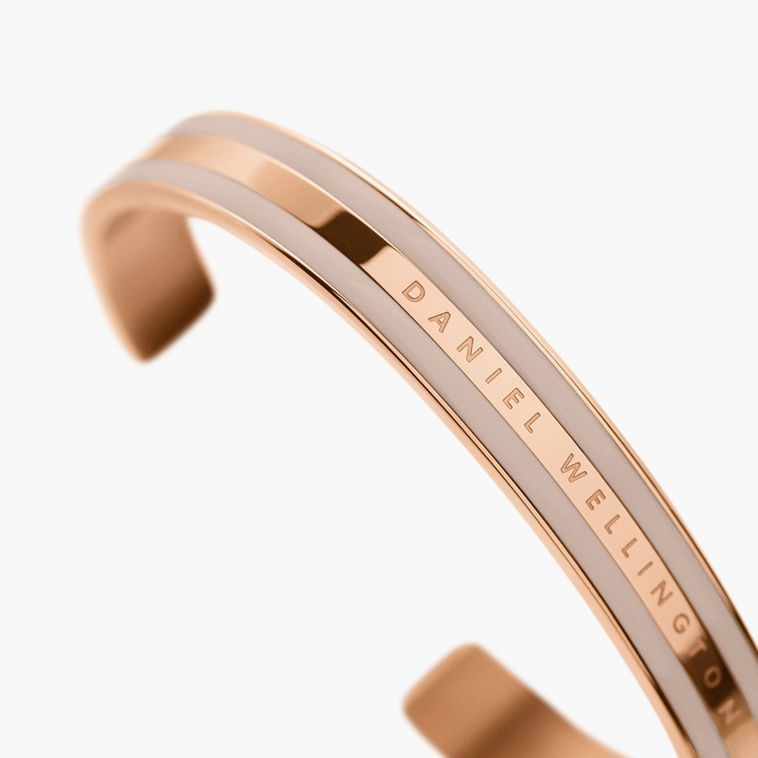 سوار ذو الكفة من دانيال ويلينغتون الكلاسيكي للنساء | 155 ملم | DW00400012-women-watchesandjewellery-jewellery-banglesandbracelets-image-3