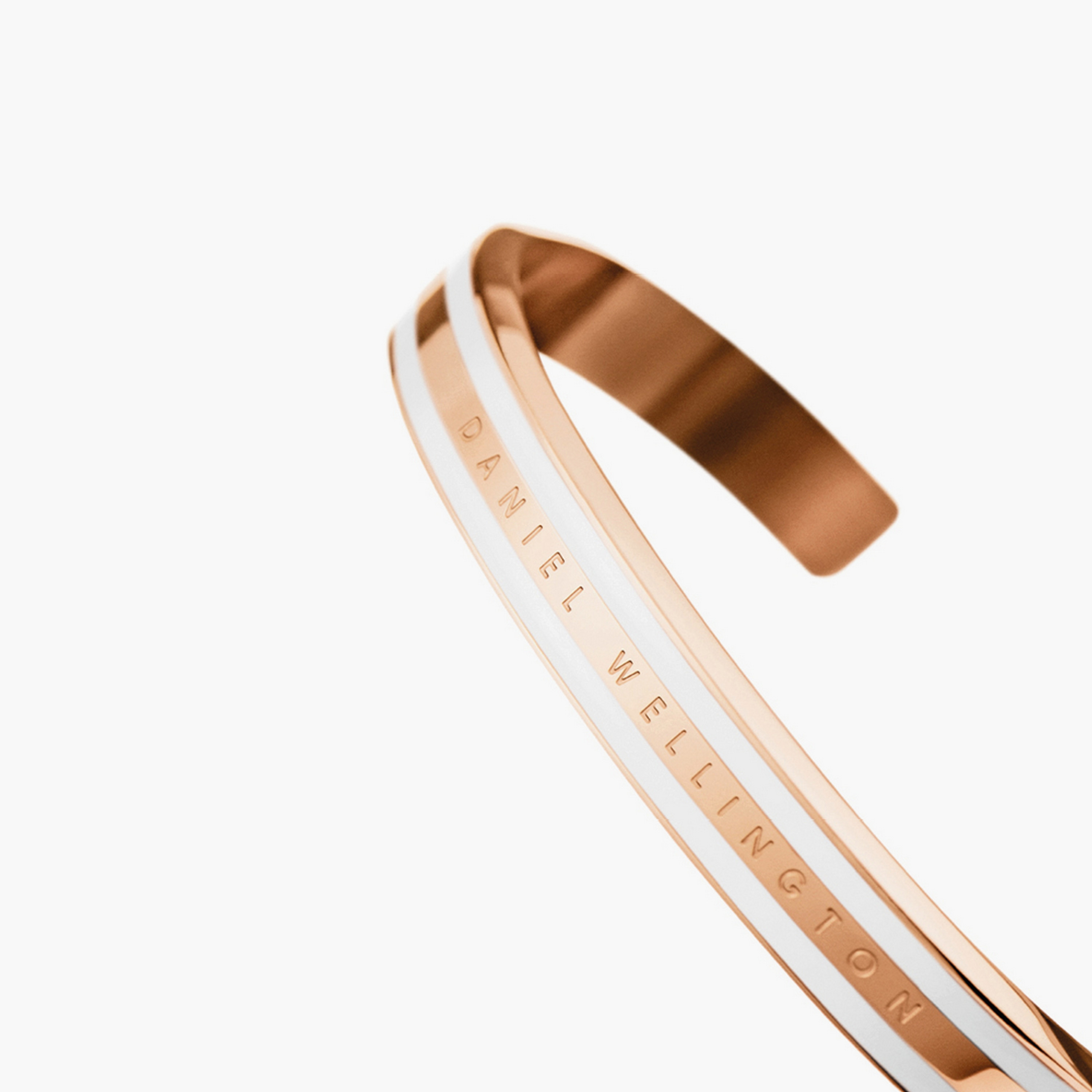 سوار ذو الكفة من دانيال ويلينغتون الكلاسيكي للنساء | 155 ملم | DW00400069-women-watchesandjewellery-jewellery-banglesandbracelets-image-4