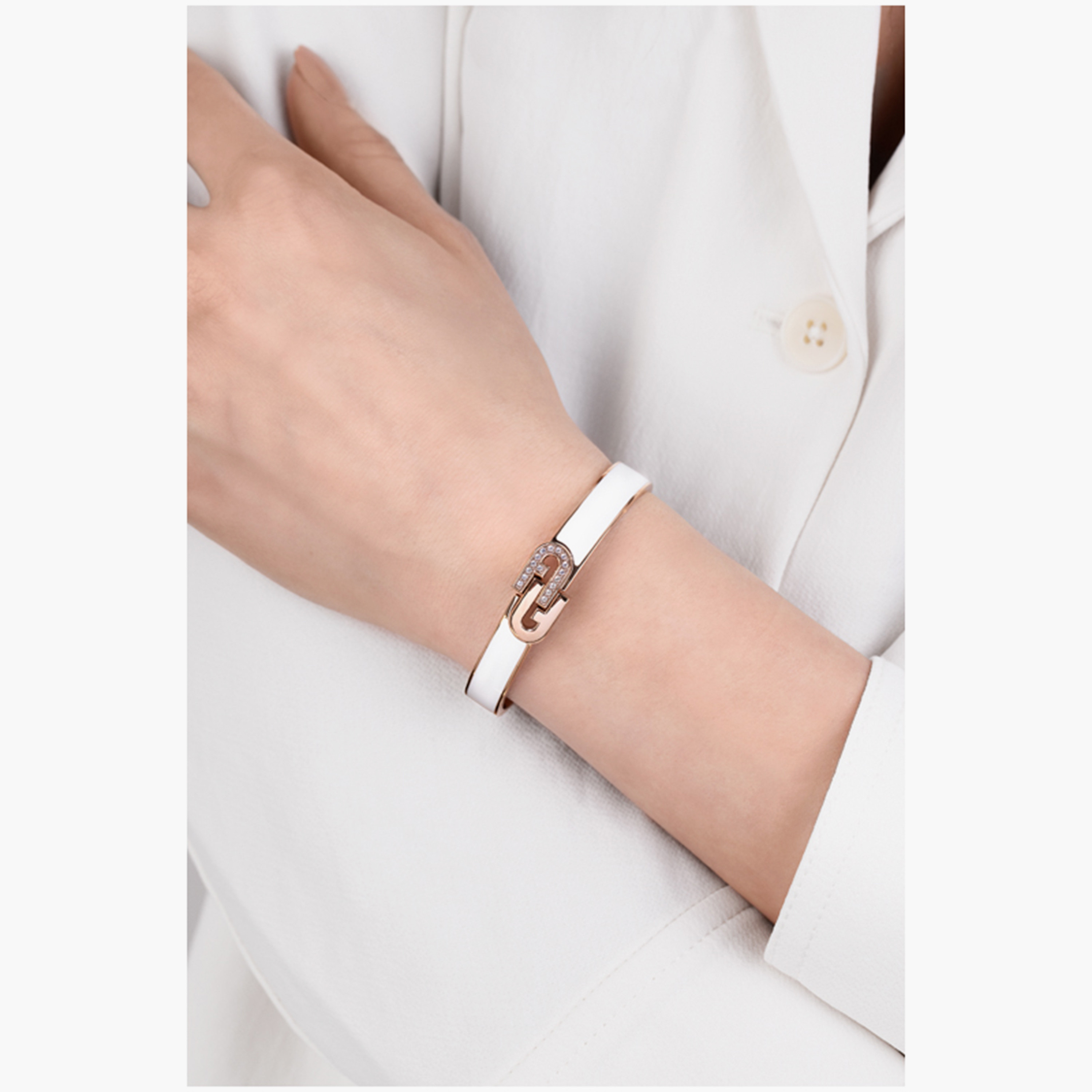 سوار مزخرف مزين بايناميل والكريستال من فورلا آرتش دبل للنساء | 56 ملم | FJ0123BTS-women-watchesandjewellery-jewellery-banglesandbracelets-image-4
