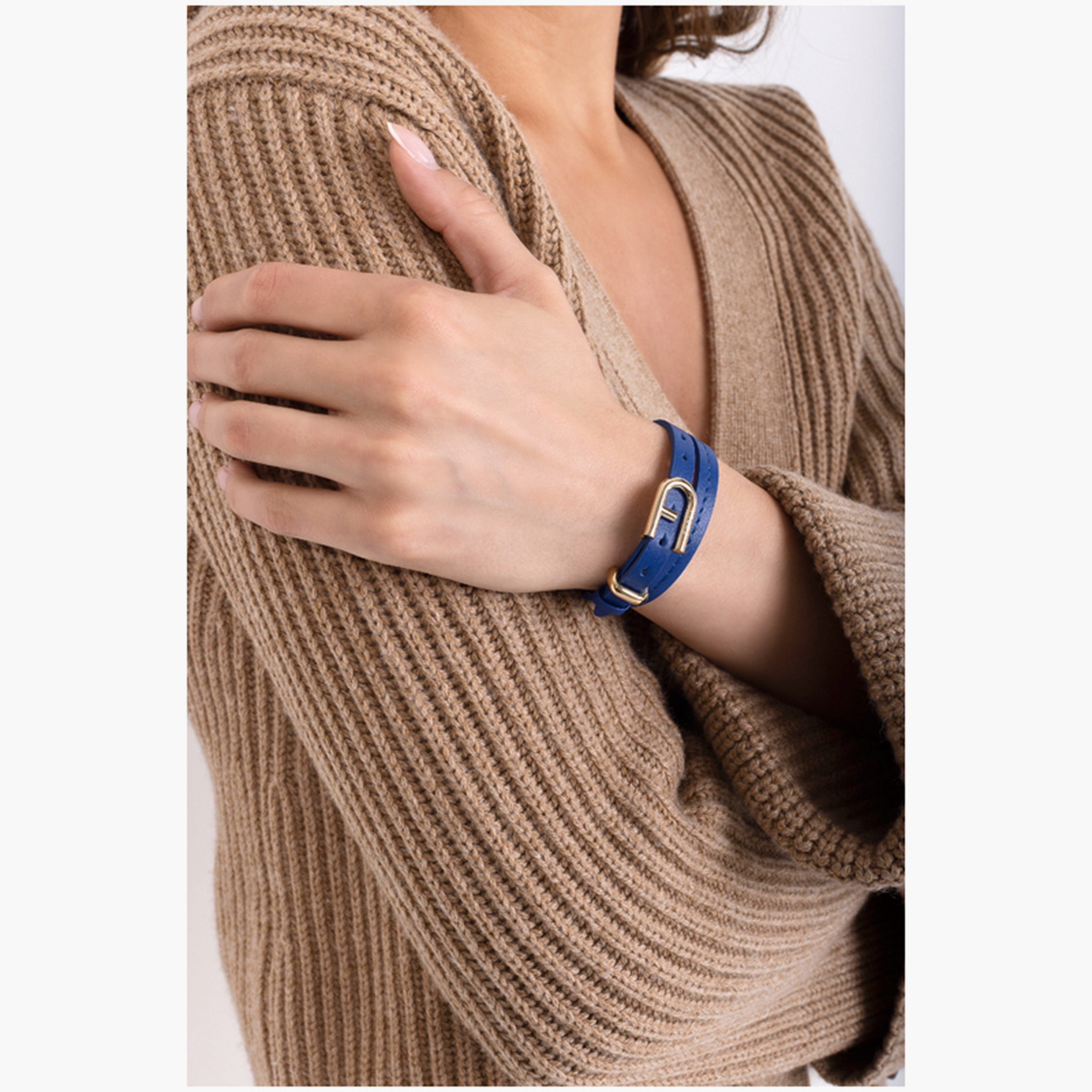 سوار جلدي من فورلا بوكلي للنساء بإبزيم للإغلاق | مقاس واحد ملم | FJ0409BTU-women-watchesandjewellery-jewellery-banglesandbracelets-image-3