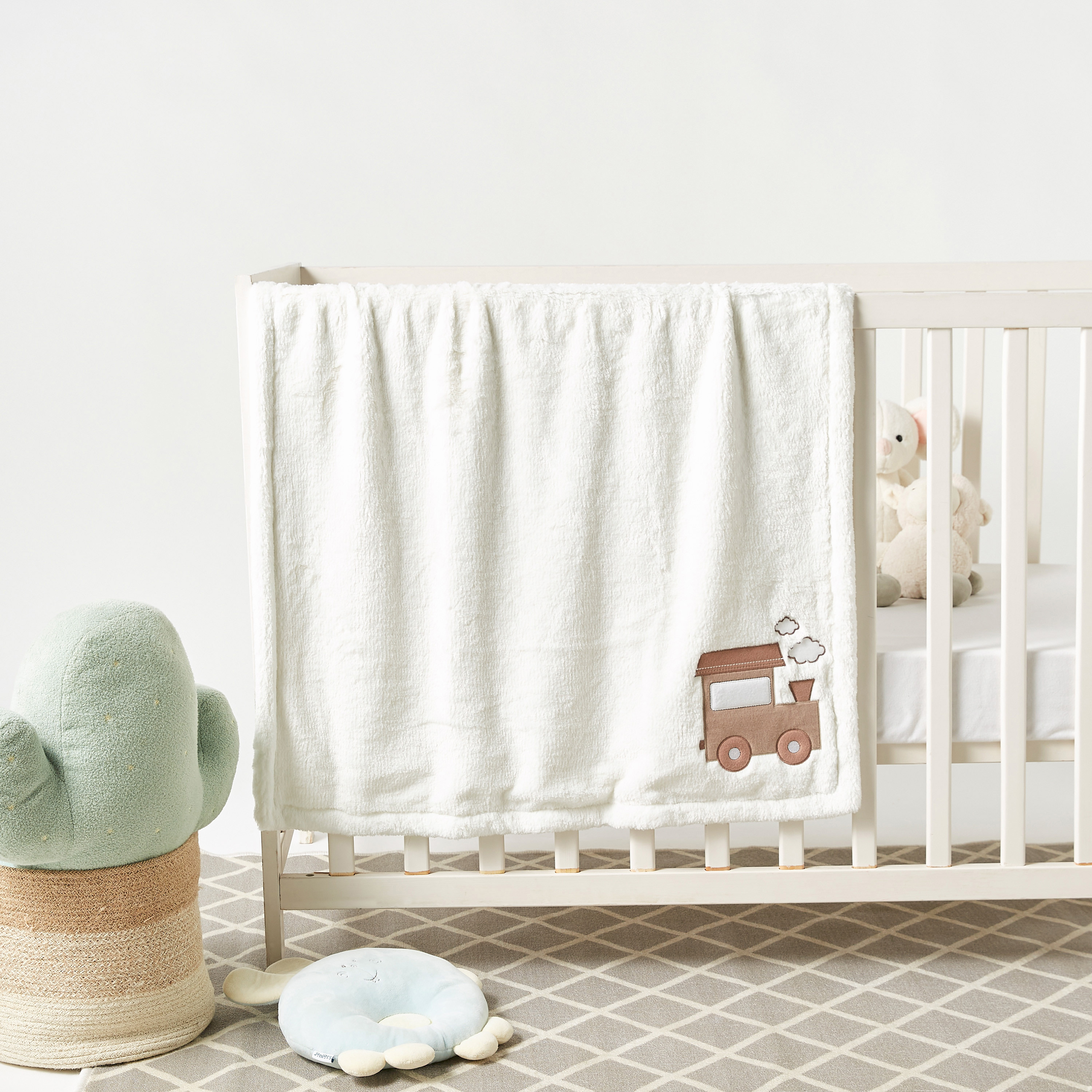 بطانية سوفلات بوليبوا سادة بزخارف قطار من جونيورز - 76x102 سم-baby-nursery-blanketsandswaddles-blanketsandquilts-image-1