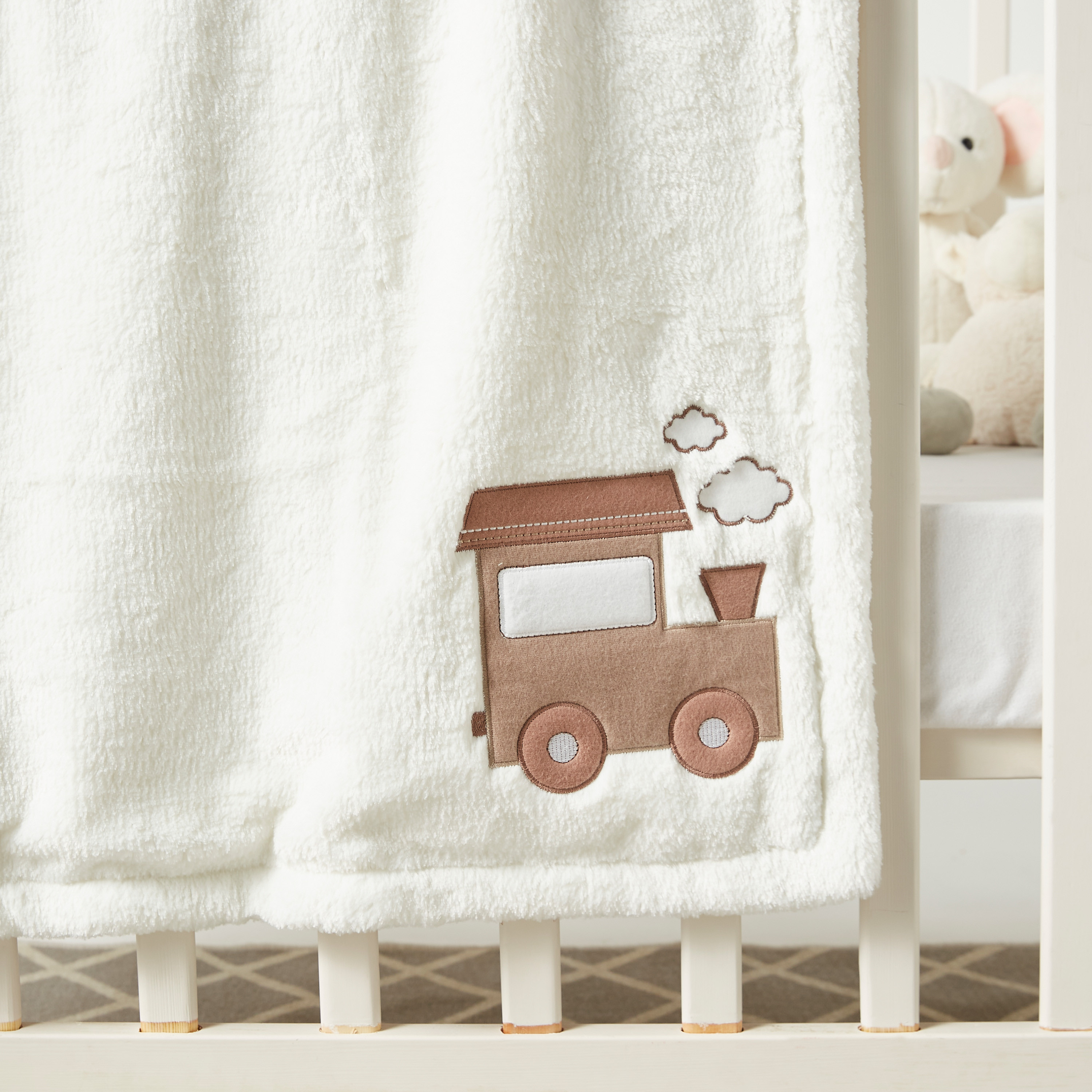 بطانية سوفلات بوليبوا سادة بزخارف قطار من جونيورز - 76x102 سم-baby-nursery-blanketsandswaddles-blanketsandquilts-image-3