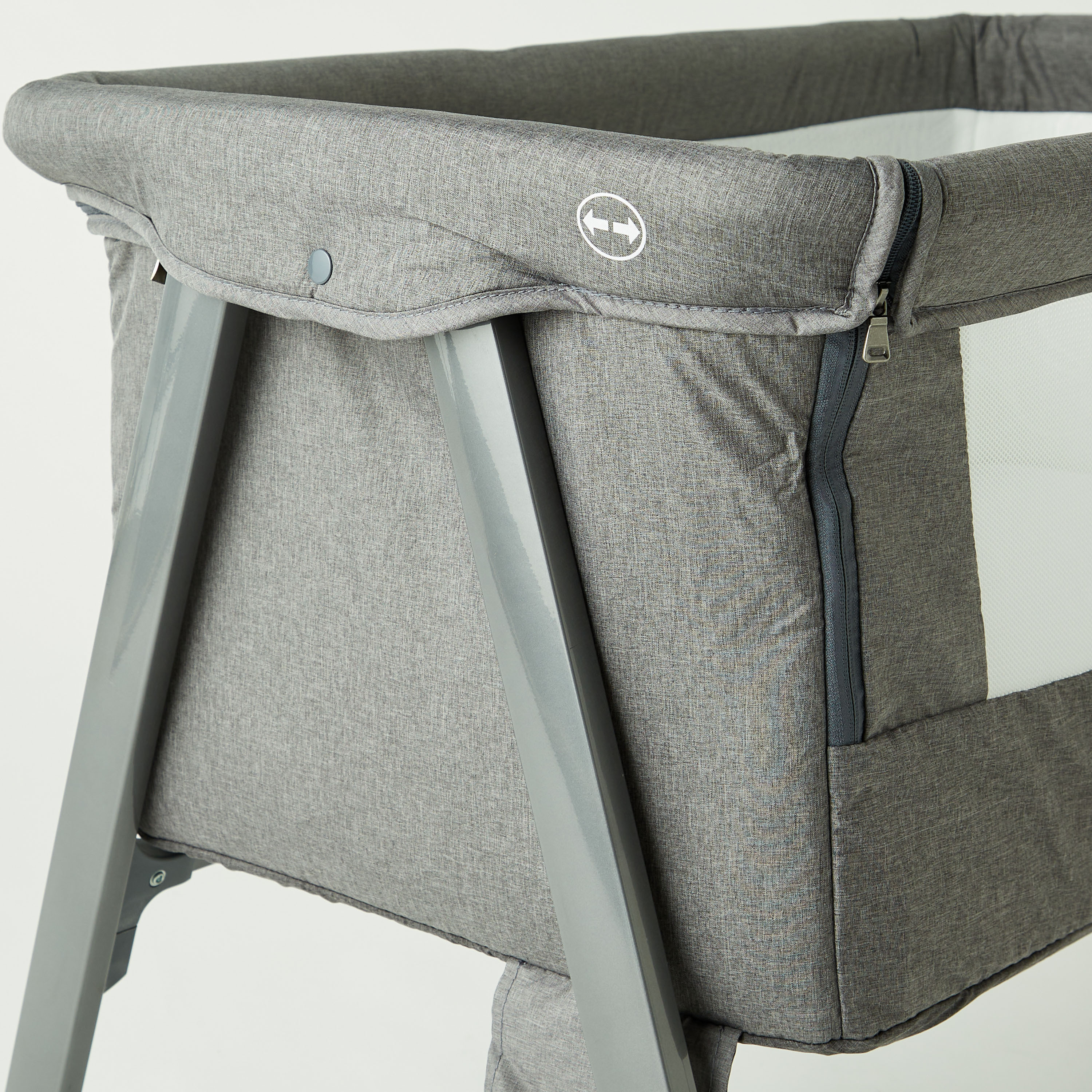 سرير أطفال جانبي بينيتون من جونيورز-baby-nursery-furniture-cribsandbeds-bassinets-image-4