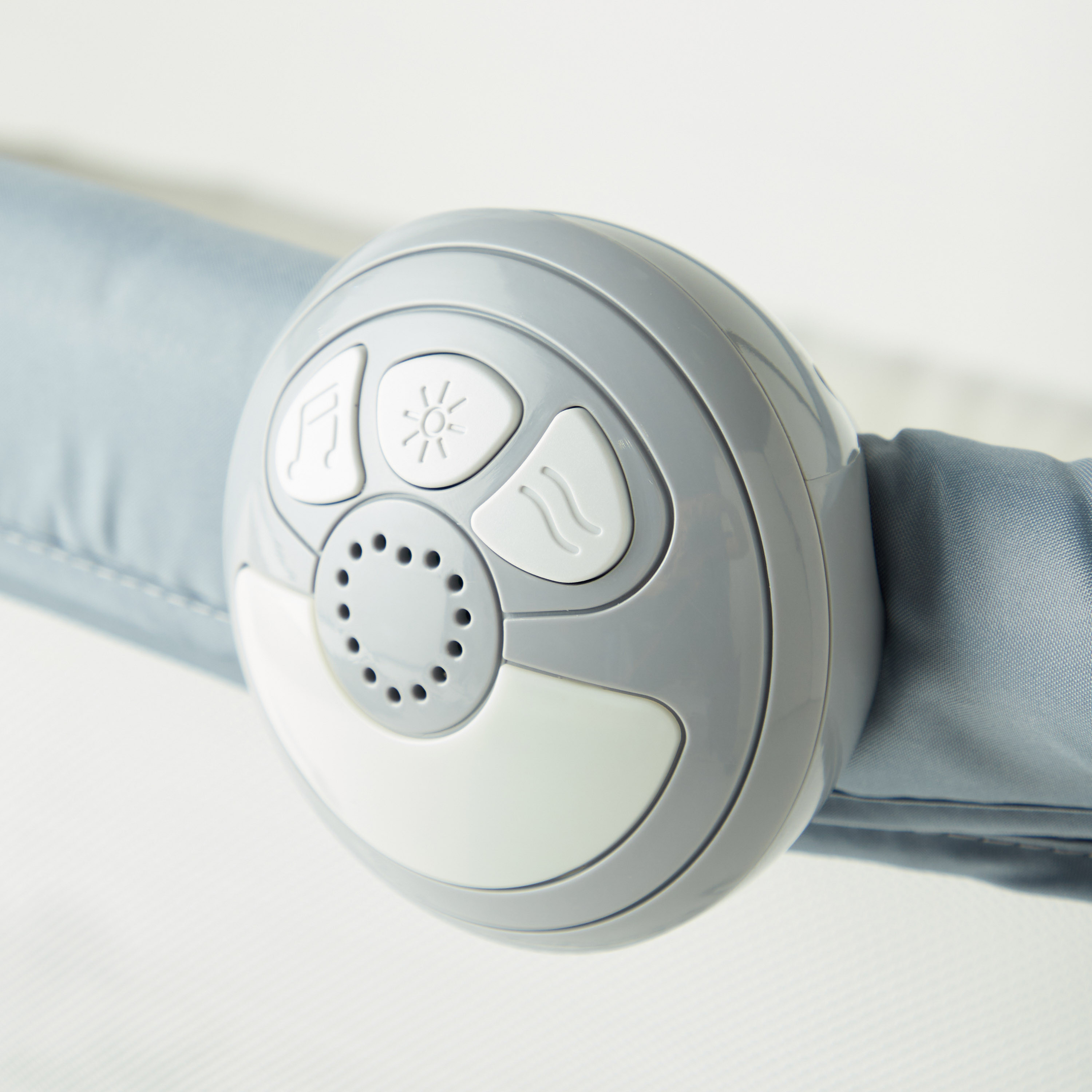 مهد أطفال 2 في 1 أندريز من جونيورز-baby-nursery-furniture-cribsandbeds-bassinets-image-4