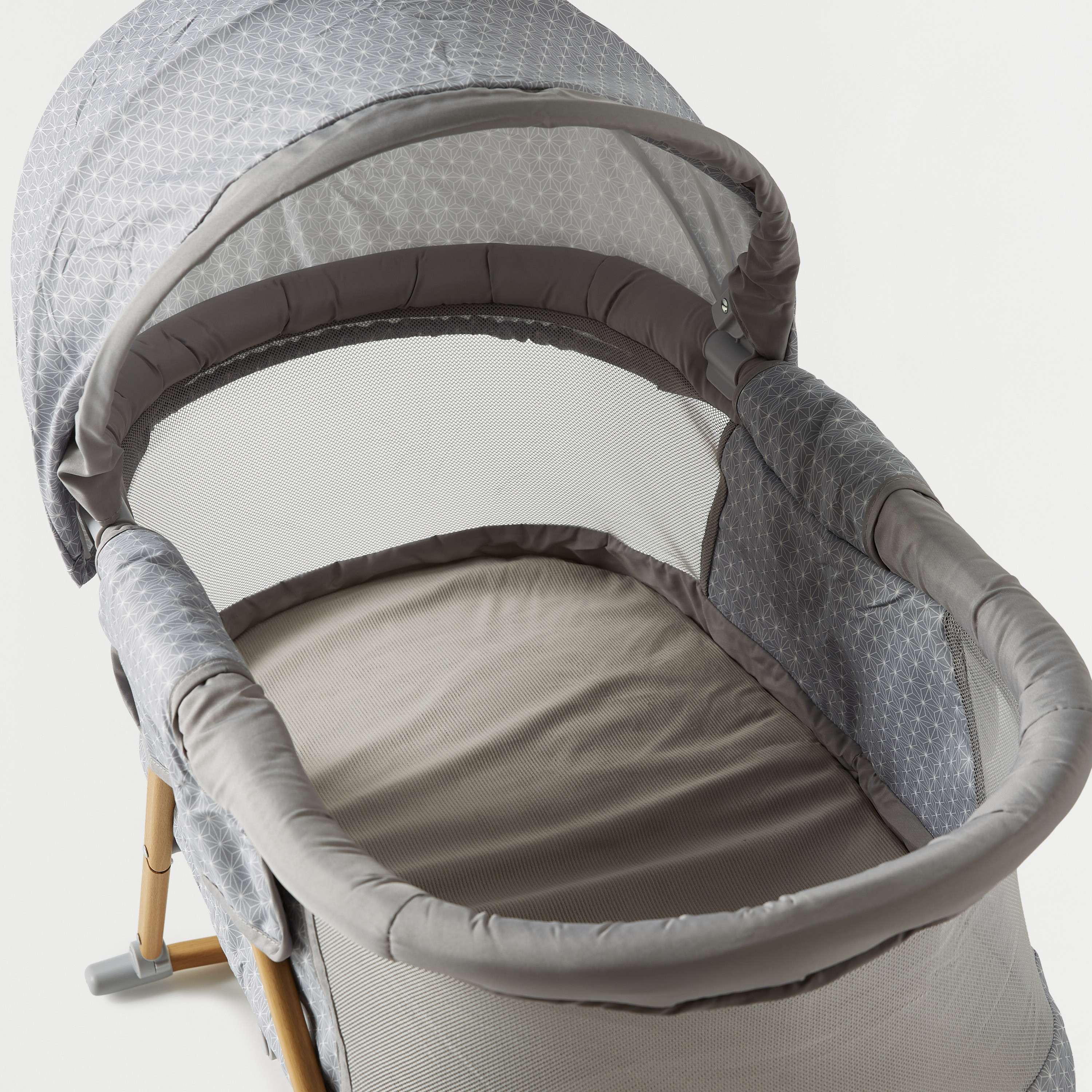 مهد قابل للطي روري من جونيورز-baby-nursery-furniture-cribsandbeds-bassinets-image-6