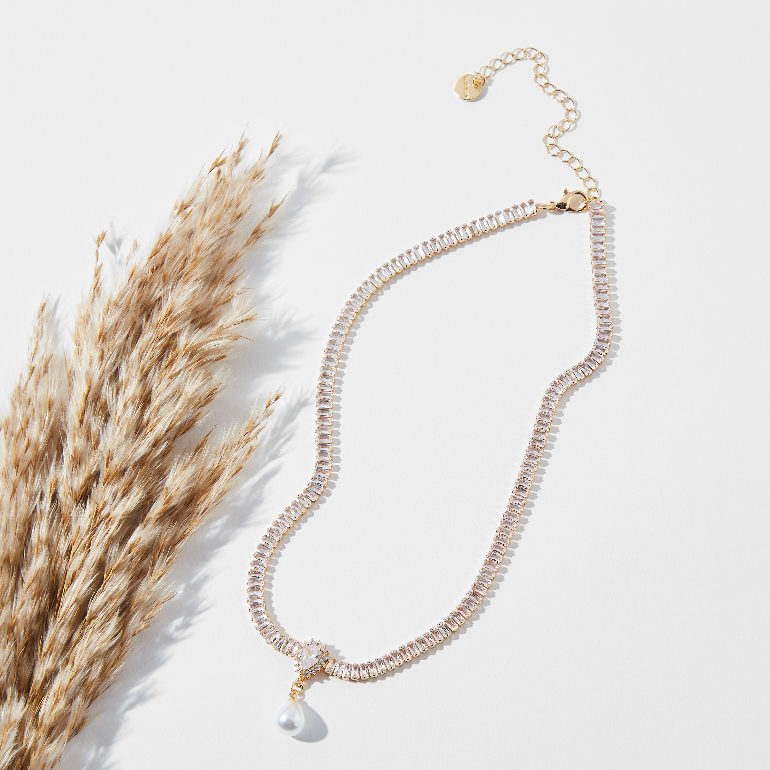 قلادة تشوكر ميتاليك مرصّعة بمشبك إغلاق-women-watchesandjewellery-jewellery-necklacesandpendants-image-1