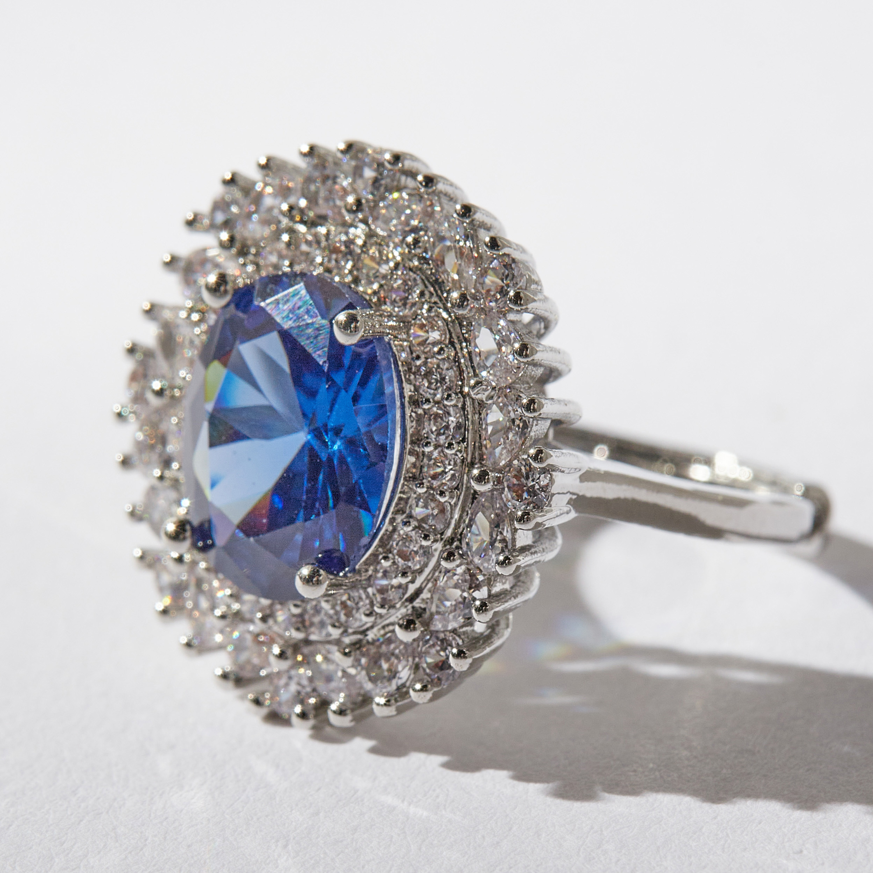 خاتم مزيّن بحجر الزيركون-women-watchesandjewellery-jewellery-rings-image-2