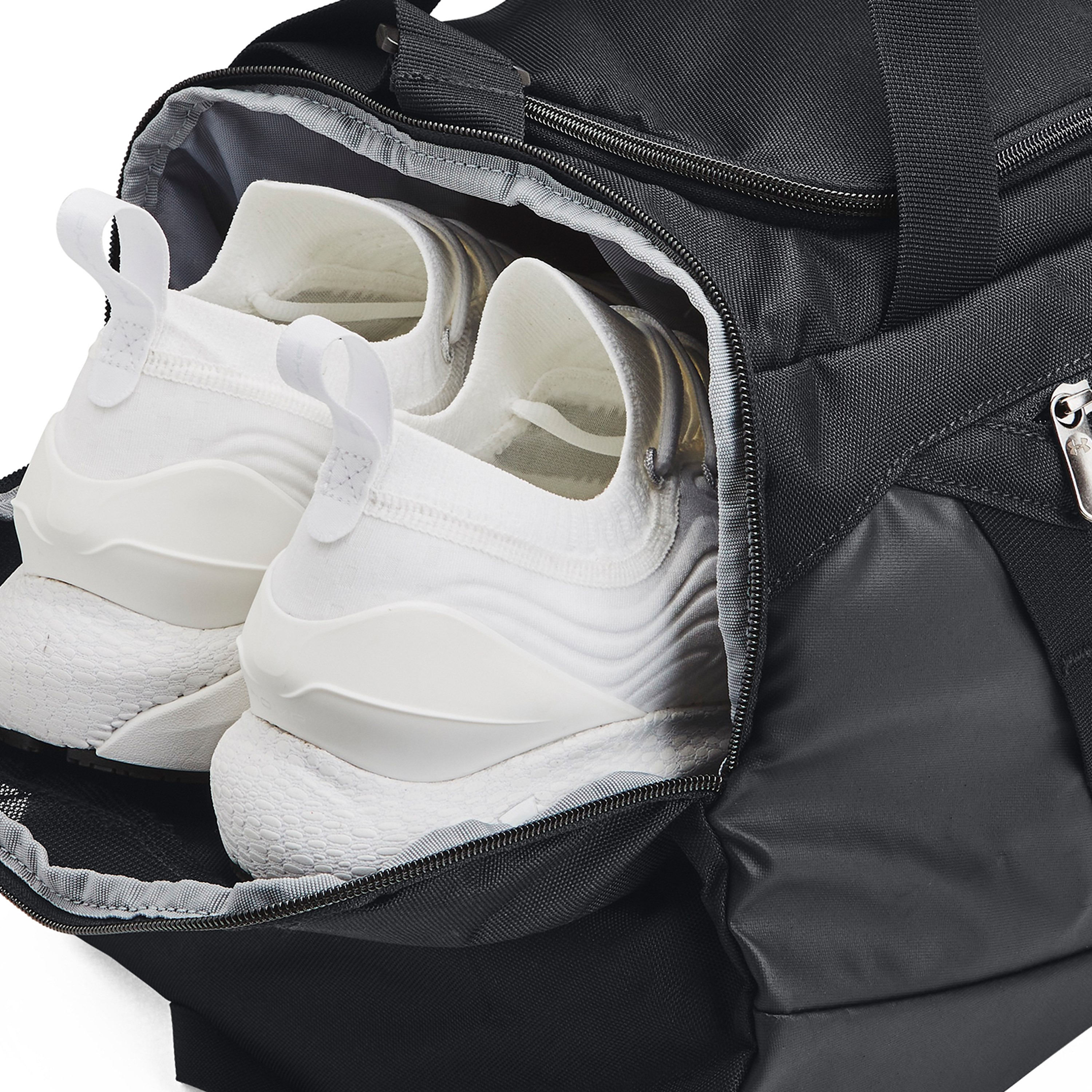 حقيبة دفل للنساء الذي لا يمكن إنكاره 5.0 بشعار صغير من اندر ارمور | 1369222-travel-luggagesandbags-dufflebags-image-4