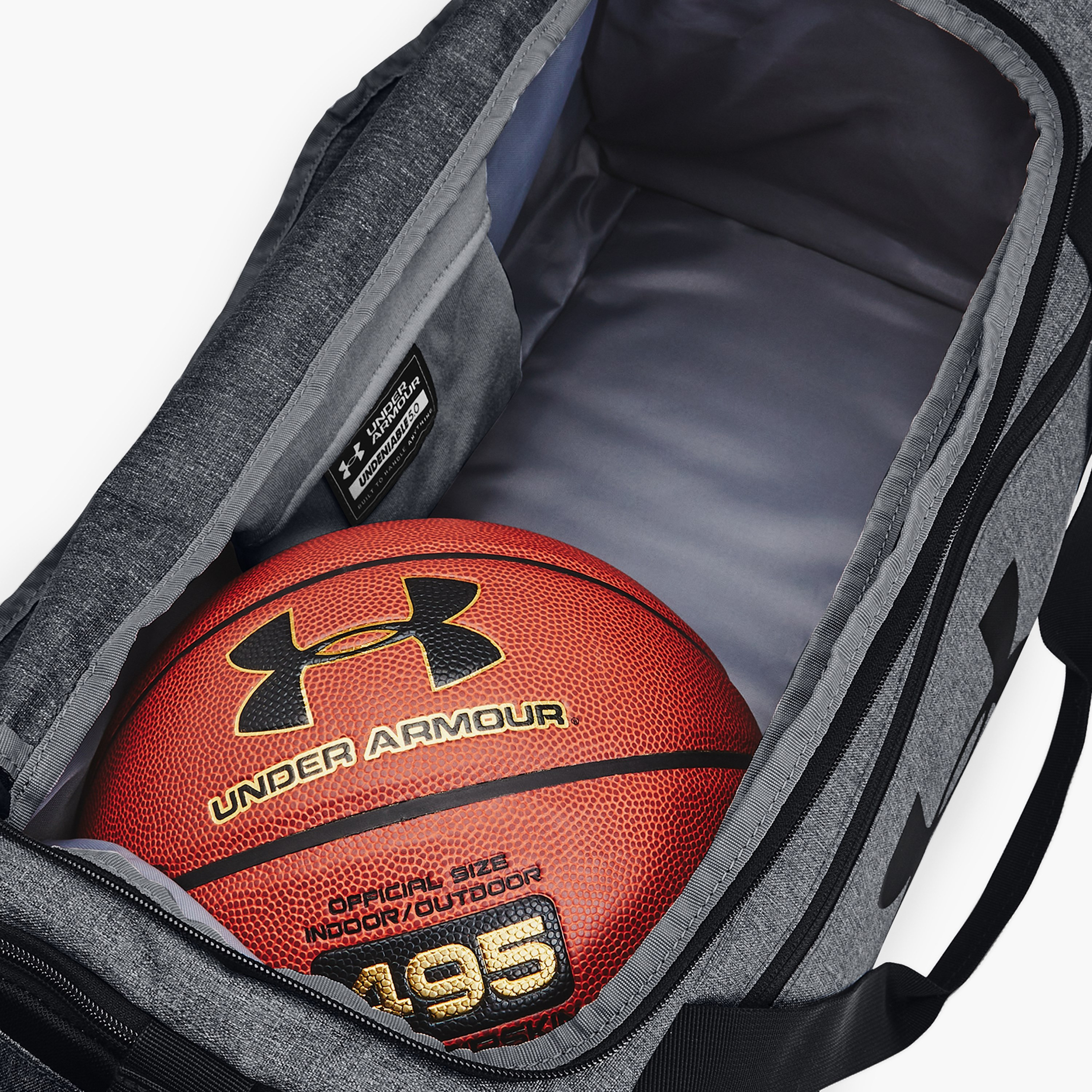 حقيبة دفل للنساء الذي لا يمكن إنكاره 5.0 بشعار صغير من اندر ارمور | 1369222-travel-luggagesandbags-dufflebags-image-11