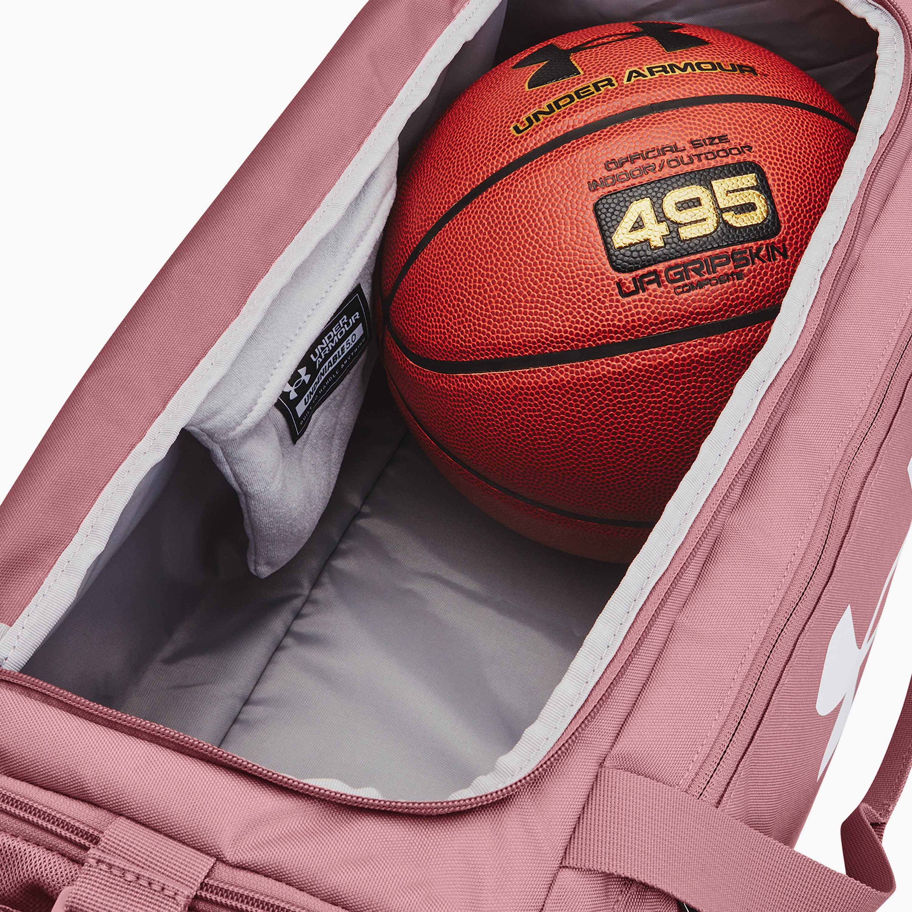 حقيبة دفل للنساء الذي لا يمكن إنكاره 5.0 بشعار صغير من اندر ارمور | 1369222-travel-luggagesandbags-dufflebags-image-17