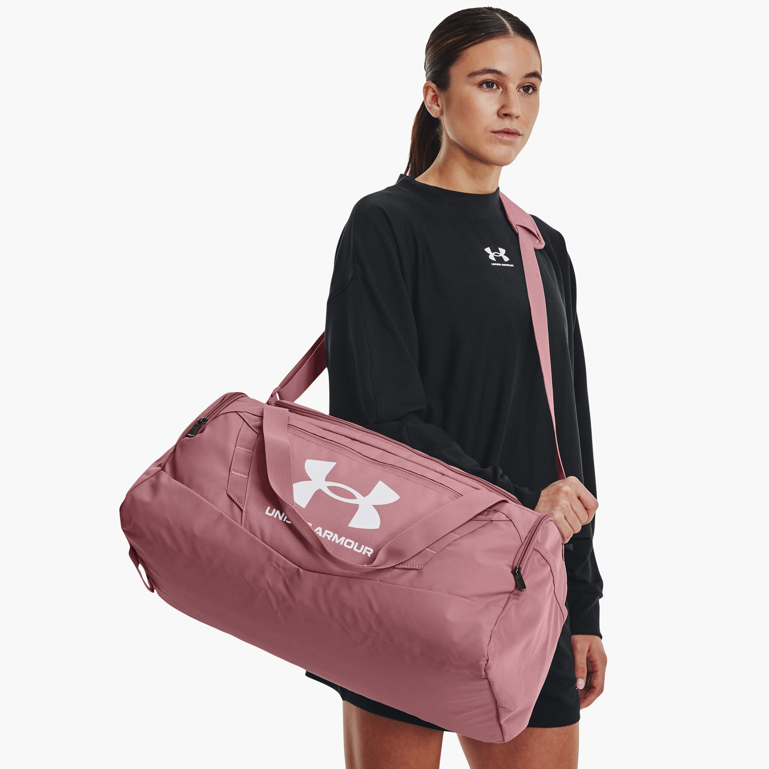 حقيبة دفل للنساء الذي لا يمكن إنكاره 5.0 بشعار صغير من اندر ارمور | 1369222-travel-luggagesandbags-dufflebags-image-18