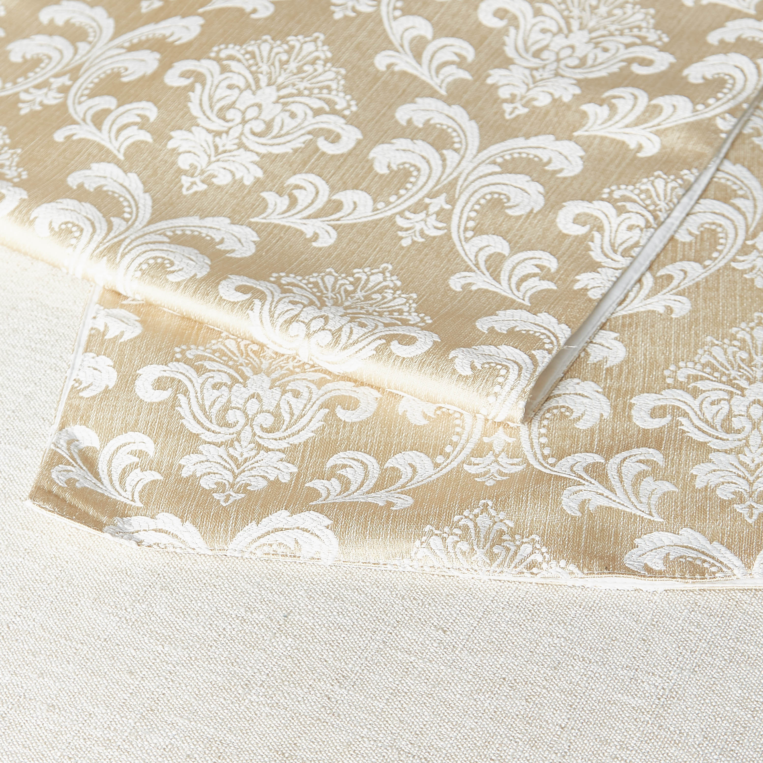 مفرش طاولة جاكار بنمط دمشقي - 33x180 سم-household-dining-tablelinen-runnersandtablecovers-image-3