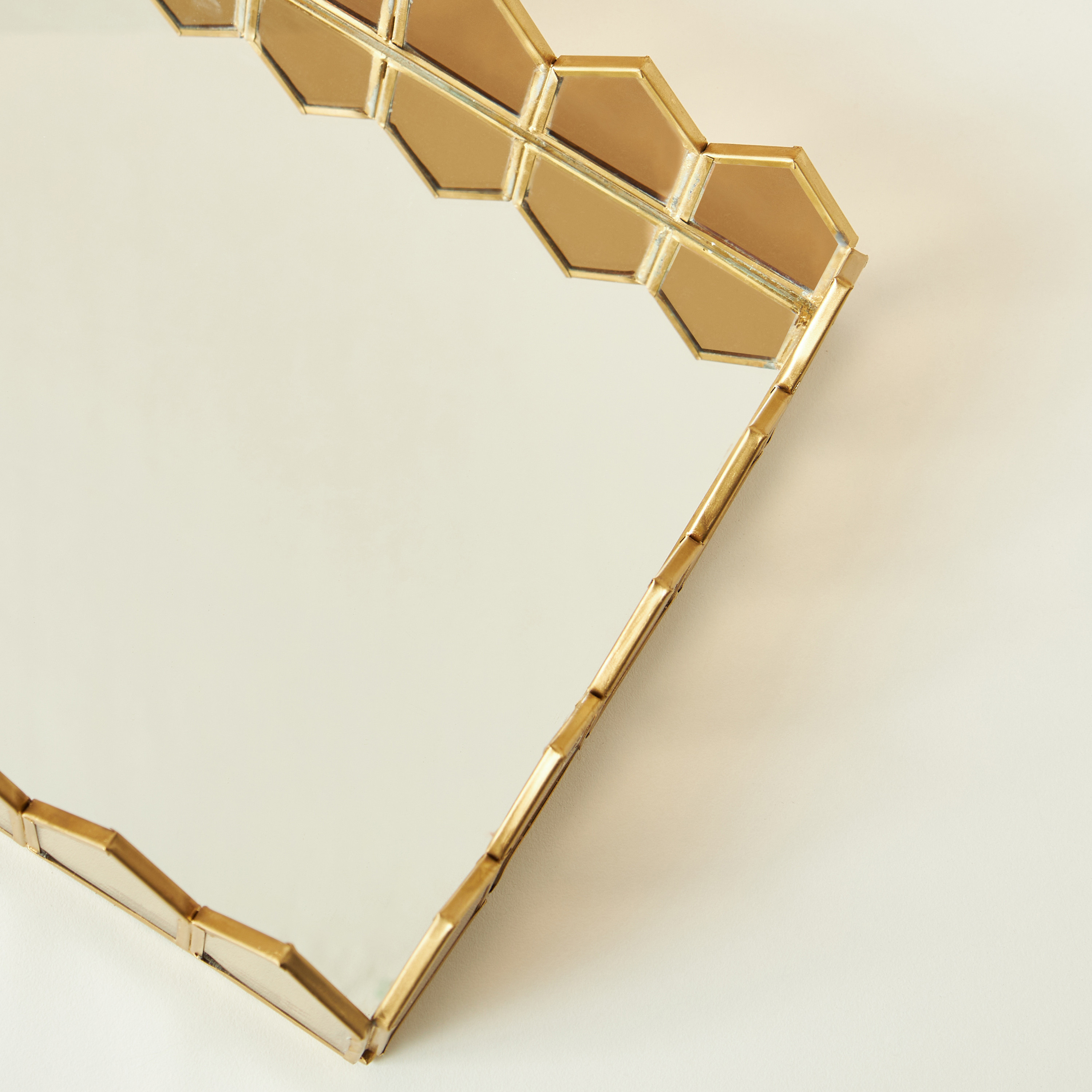 Metallic Mirror Top Rectangle Tray - 32x21 cms-household-dining-serveware-servingtrays-image-4