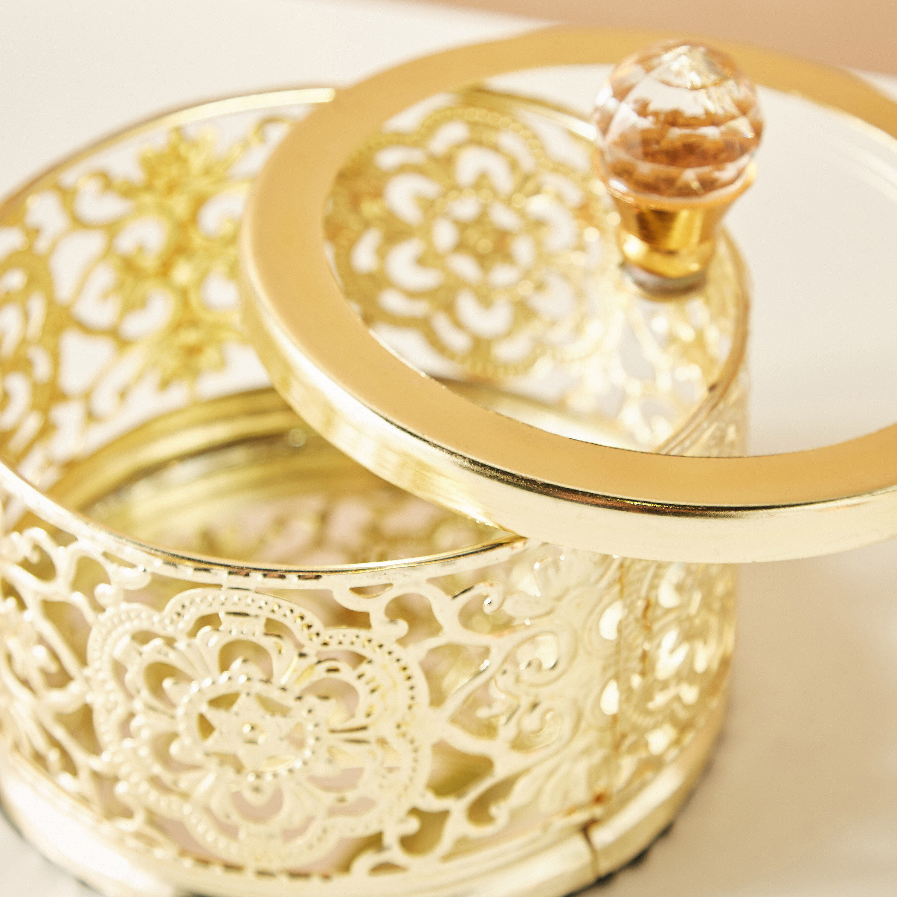 صندوق ديكور معدني بغطاء - 10x10x10 سم-household-decor-boxesandtrays-image-3