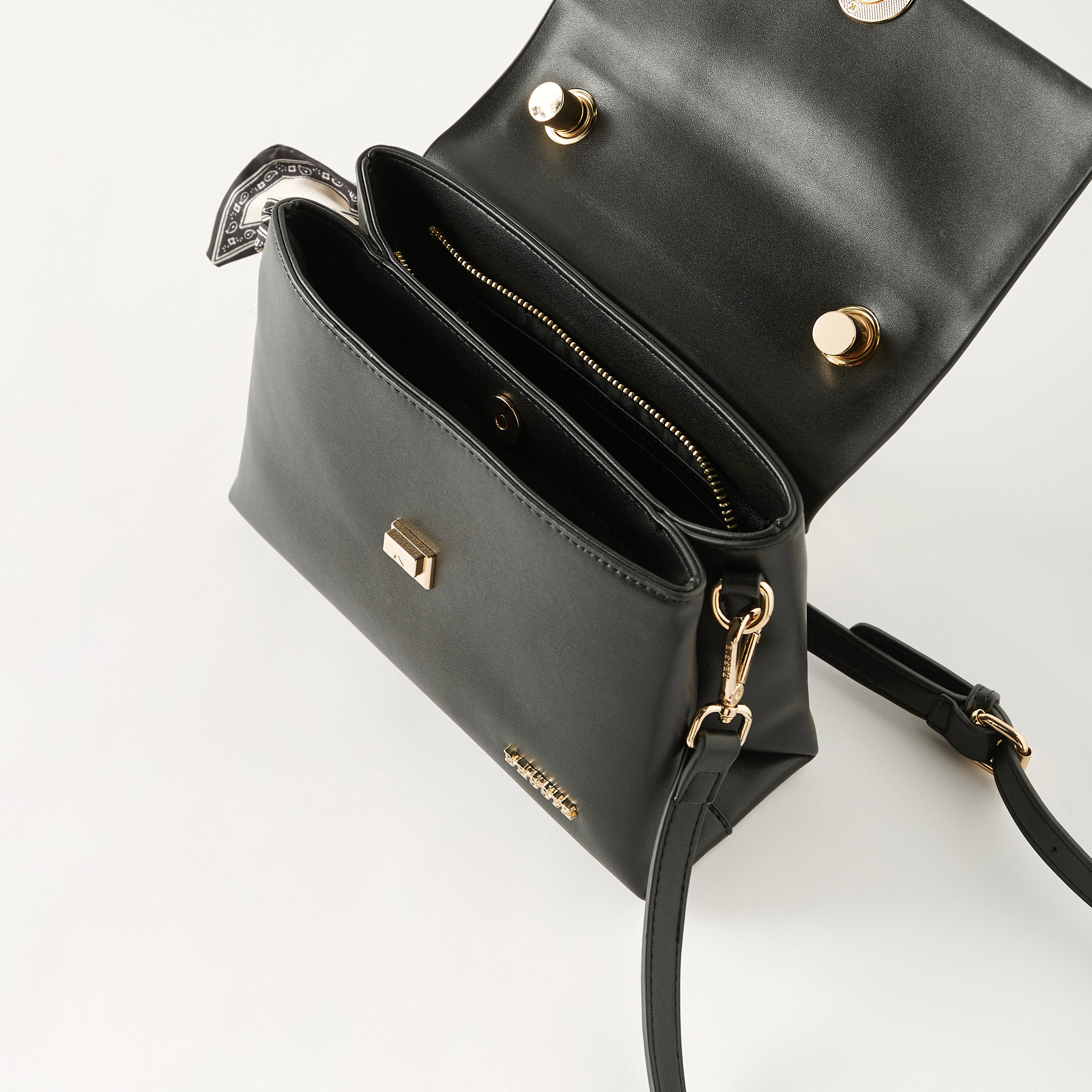 شنطة ساتشيل سادة بمقبض علوي وتفاصيل وشاح من بيسي لندن-women-bagsandwallets-handbags-image-5
