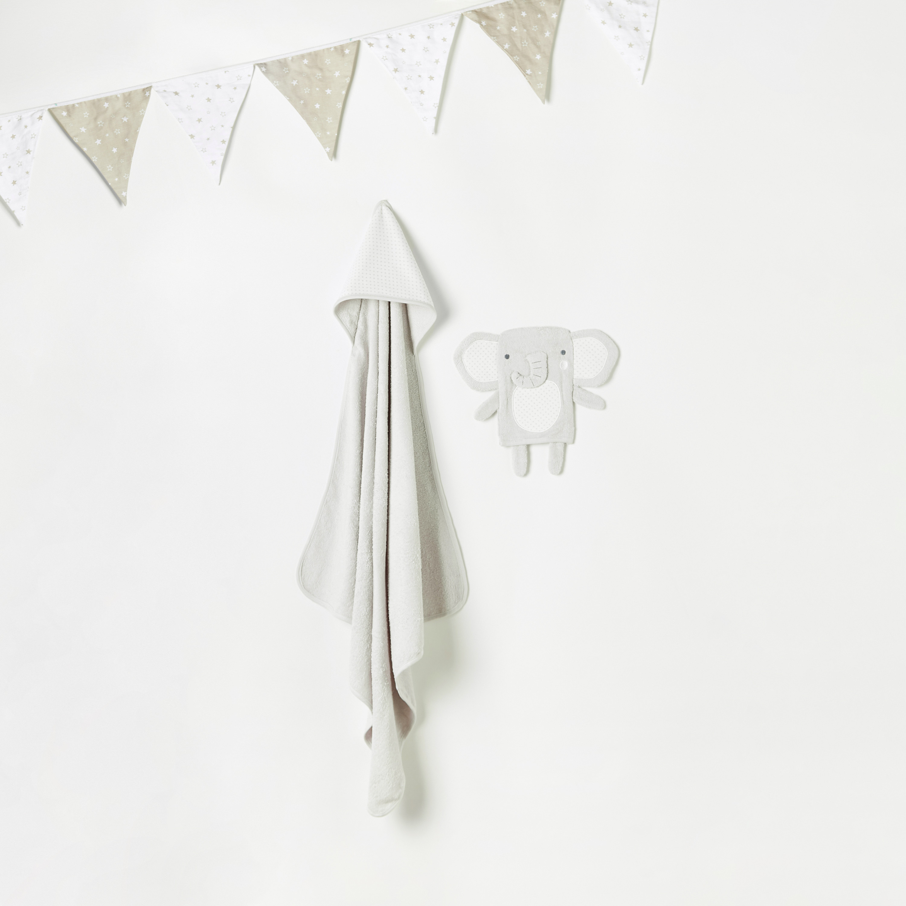 منشفة بطبعات منقطة مع قفاز فيل من جونيورز-baby-bathandcare-towels-image-1