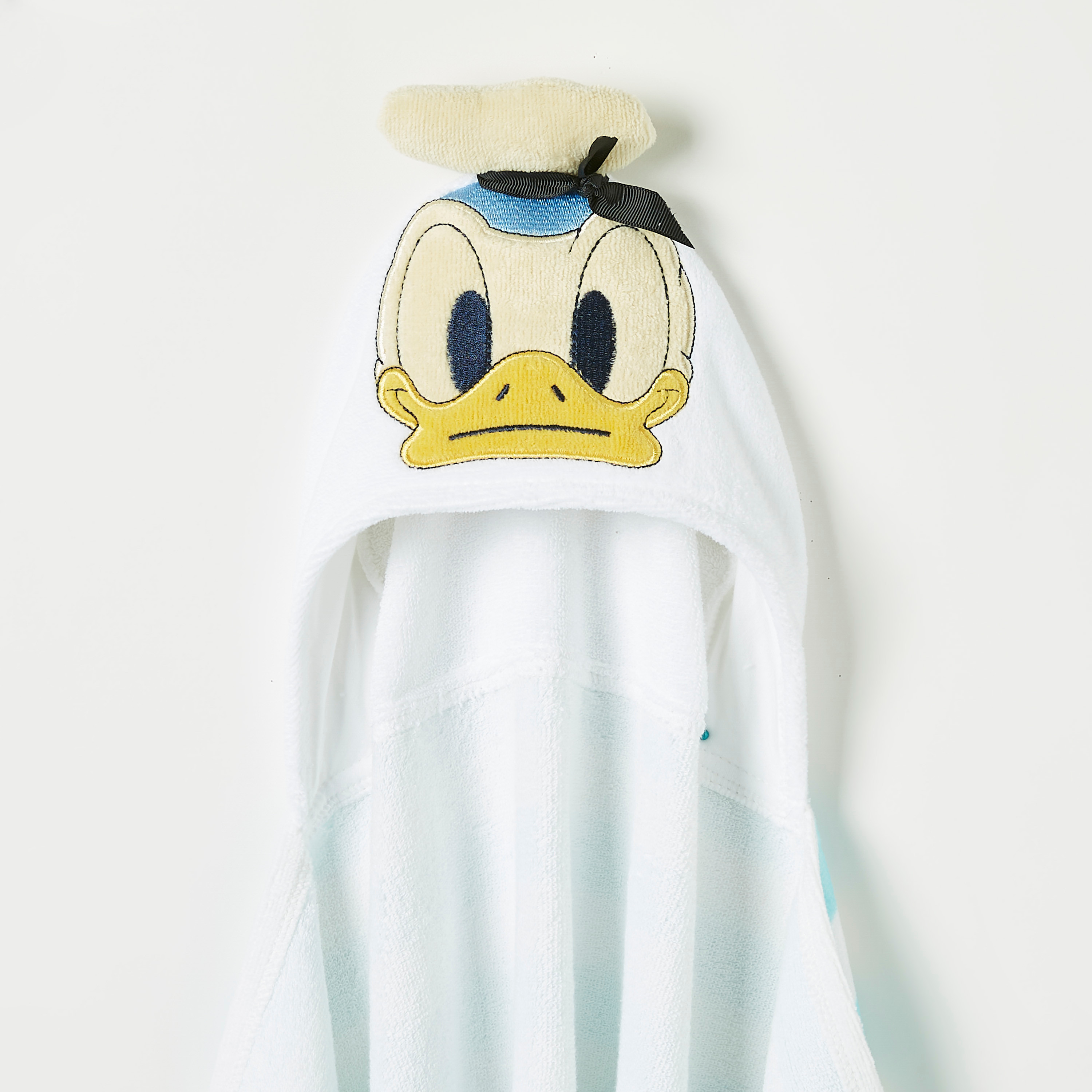 منشفة بقبعة وتطريز دونالد داك من ديزني - 68x94 سم-baby-bathandcare-towels-image-2
