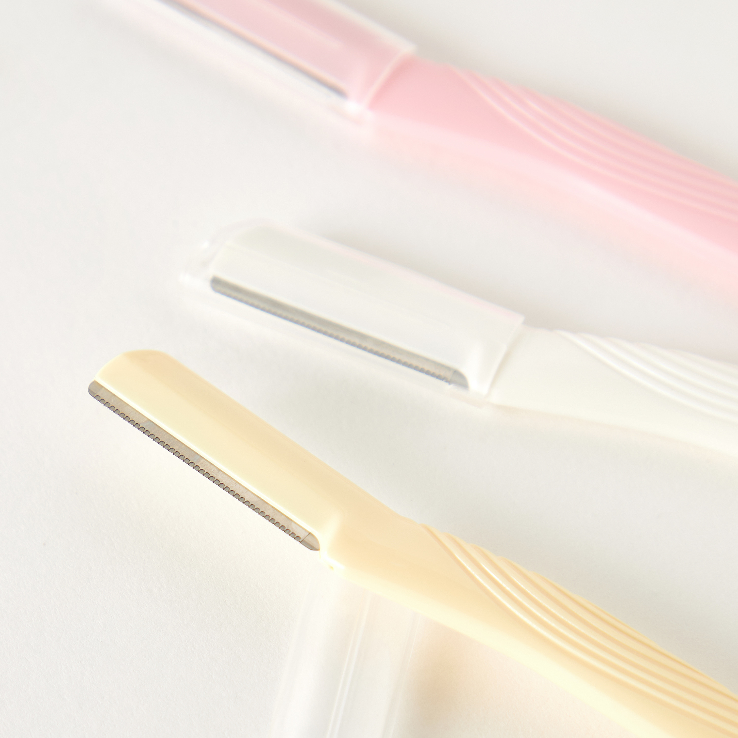 Findz Eyebrow Razor - Set of 3-beautyandpersonalcare-makeup-brushesandaccessories-accessories-image-3