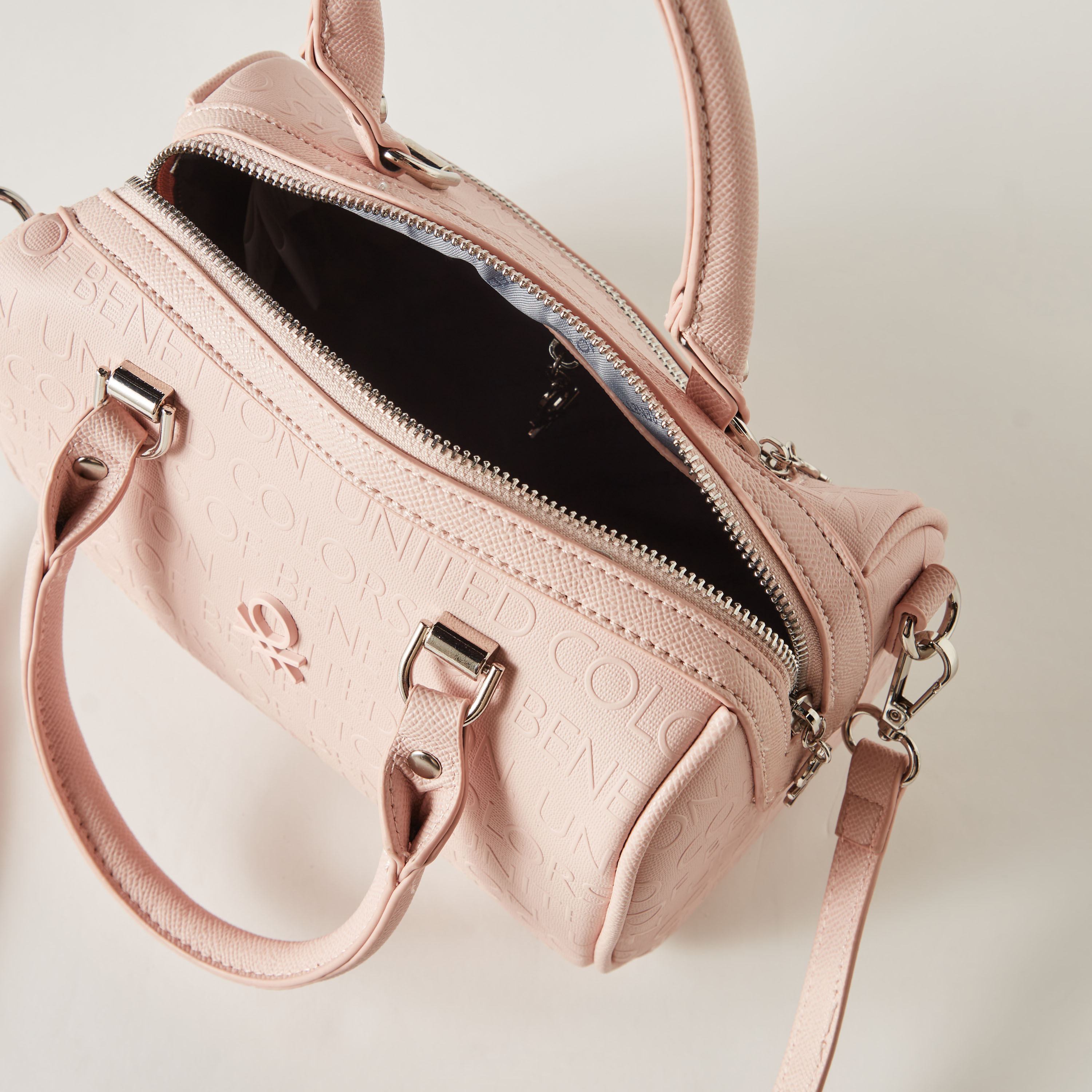 شنطة باولر مونوجرام بمقابض مزدوجة من يونايتد كولورز أوف بينيتون-women-bagsandwallets-handbags-image-6