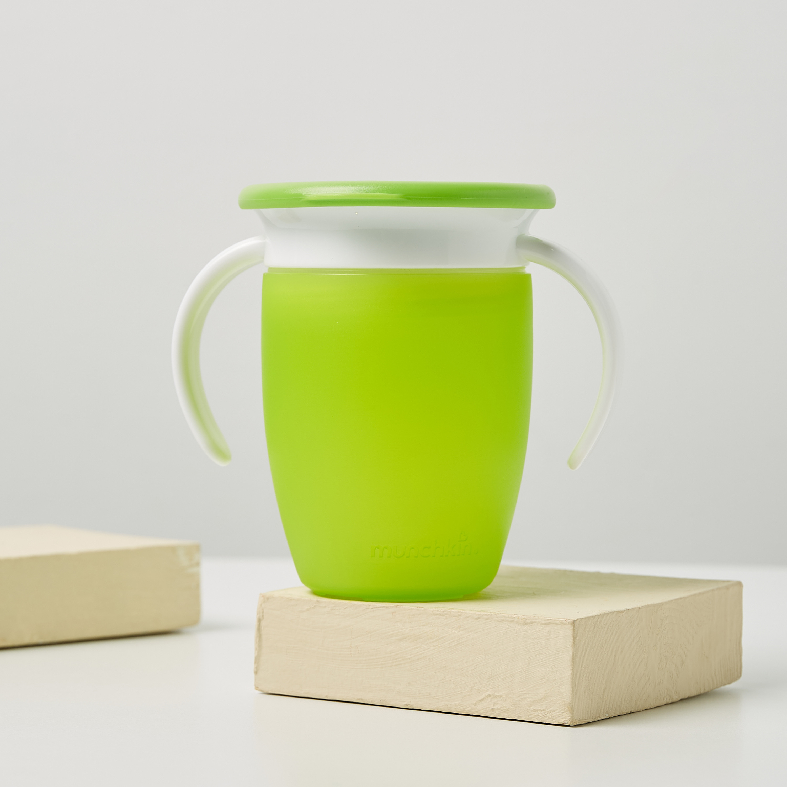Munchkin Solid Miracle 360 Trainer Cup with Handle - 207 ml-baby-feeding-mealtimeessentials-image-1