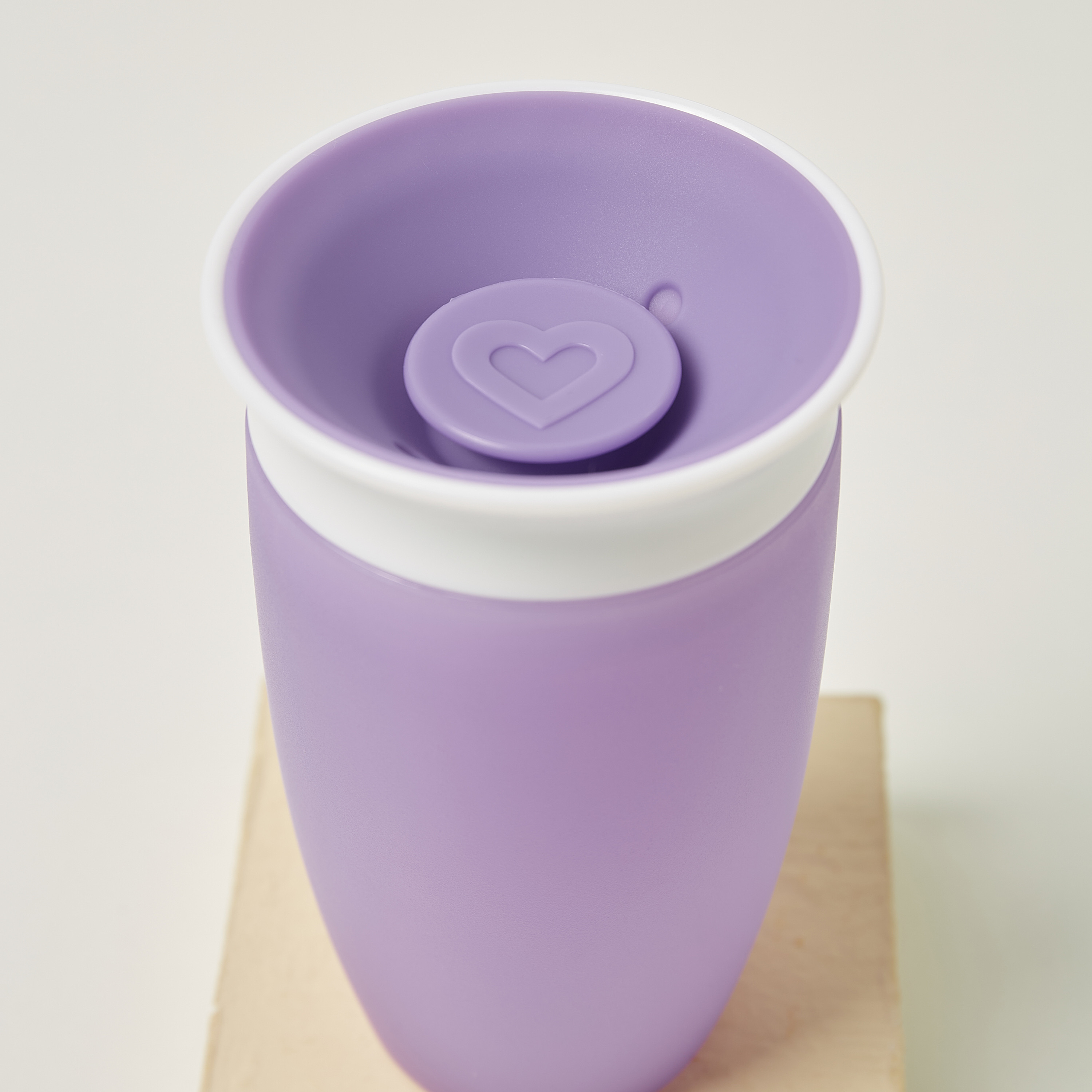 Munchkin Miracle 360-Degree Sippy Cup with Lid - 296 ml-baby-feeding-mealtimeessentials-image-2