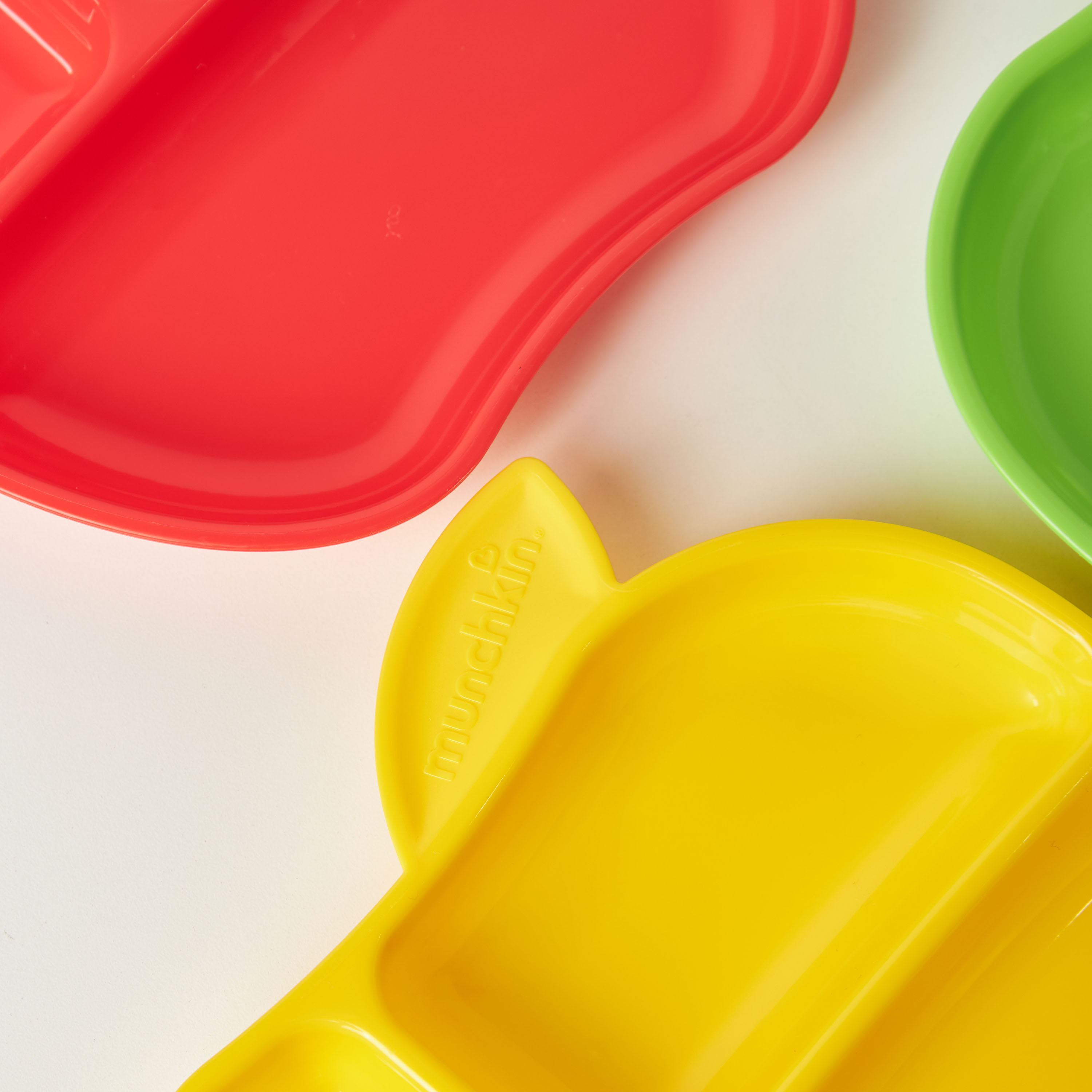 صحون مقسمة على شكل تفاح من مانشكين - مجموعة من 3 قطع-baby-feeding-mealtimeessentials-image-1