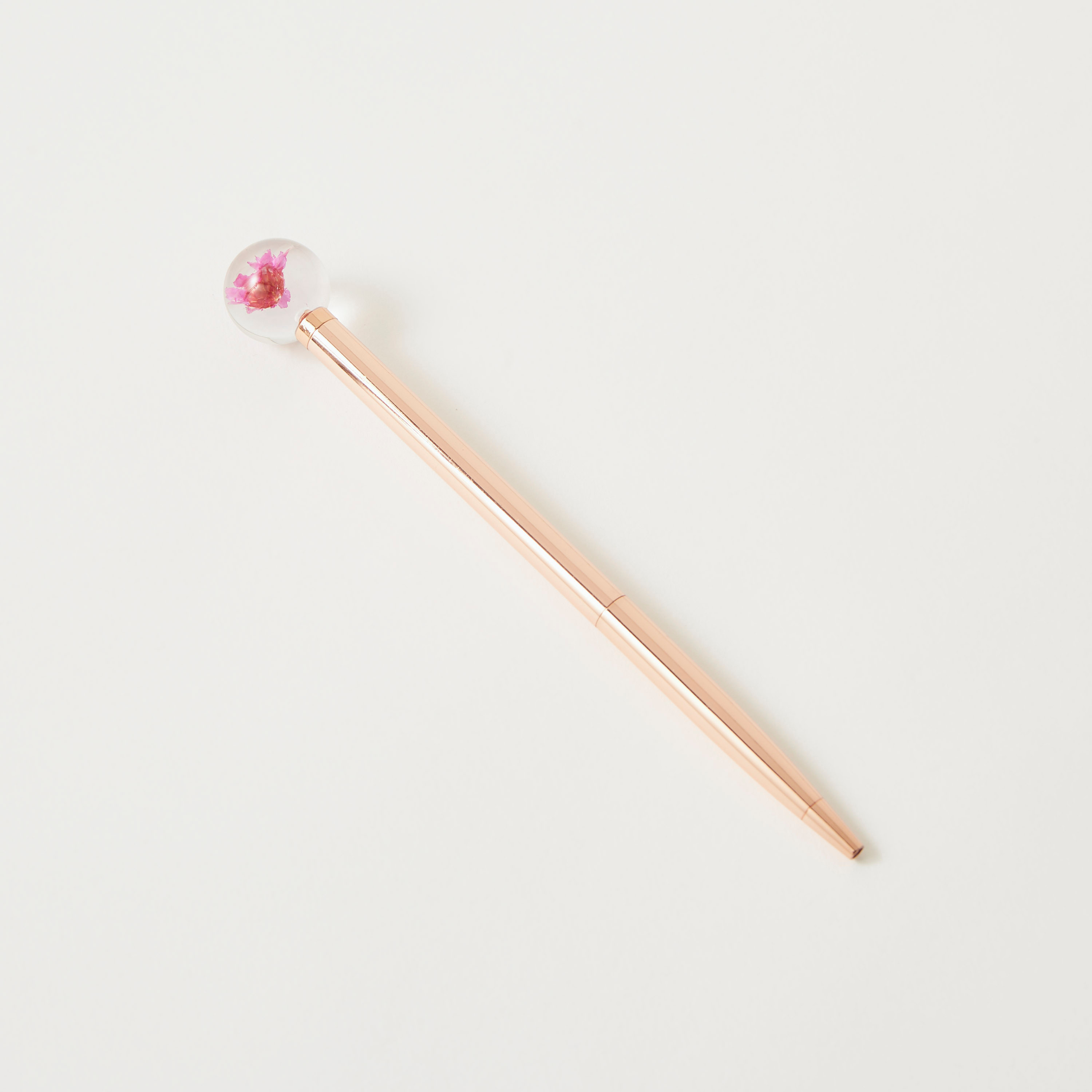 قلم معدني بزينة زهور-school-stationery-pensandpencils-image-1