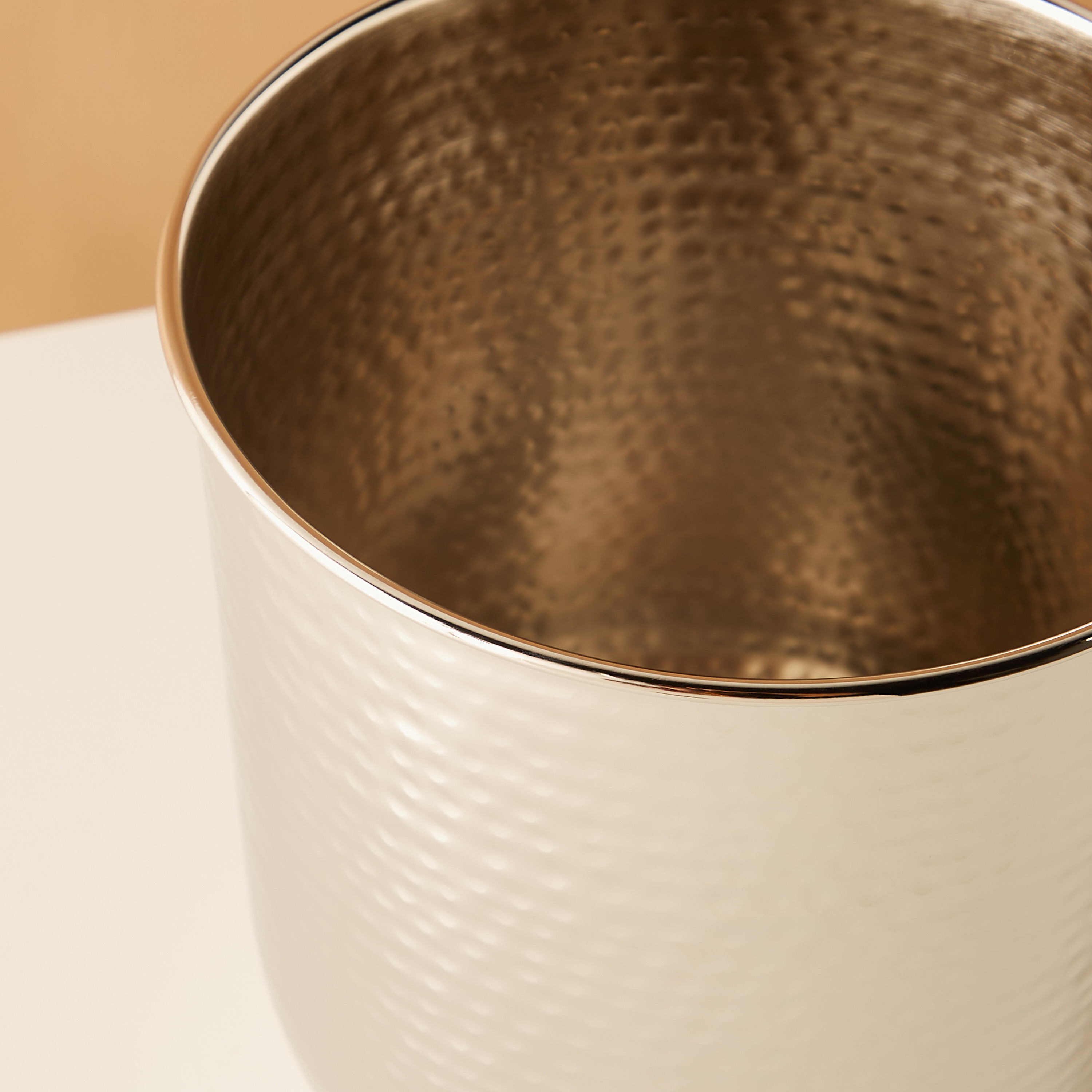 سلّة مهملات من المعدن بتصميم مطروق من جيا كومو - 21x26 سم-household-bathandlaundry-wastebinsandaccessories-image-3