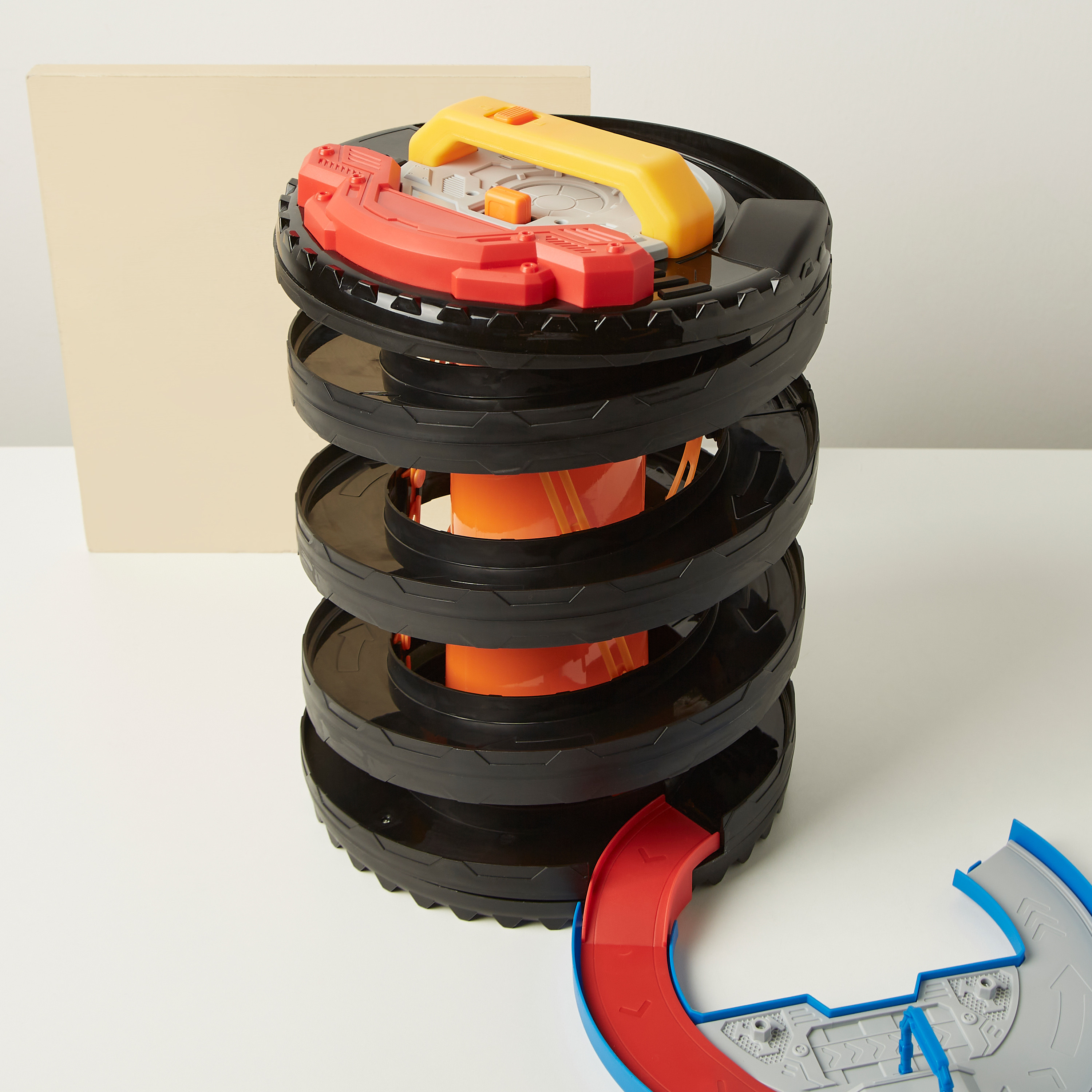 Juniors Garage Track Playset with Carry Case-toys-playvehicles-vehicleplaysets-image-2