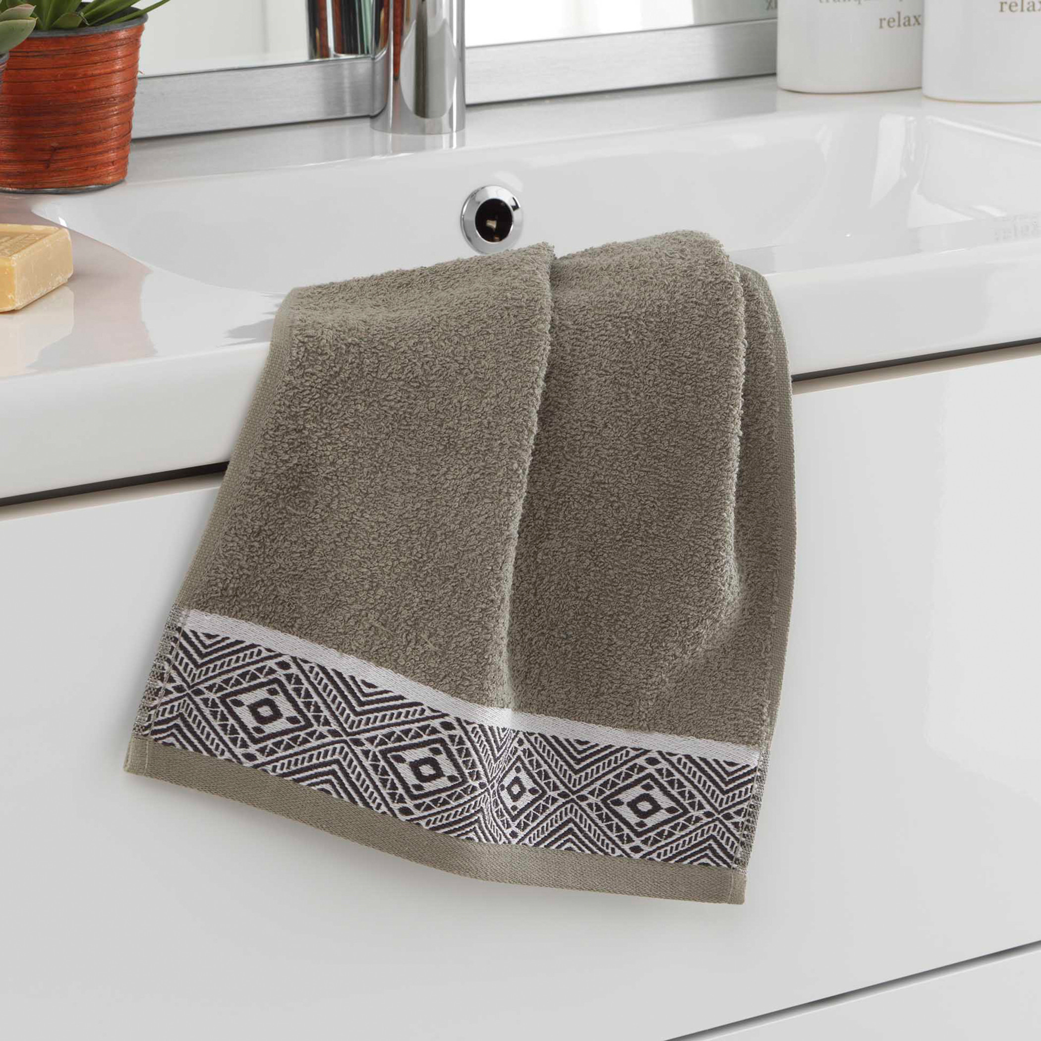 منشفة وجه جاكارد بارزة الملمس- 30x50 سم-household-bathandlaundry-bathlinen-towels-image-2