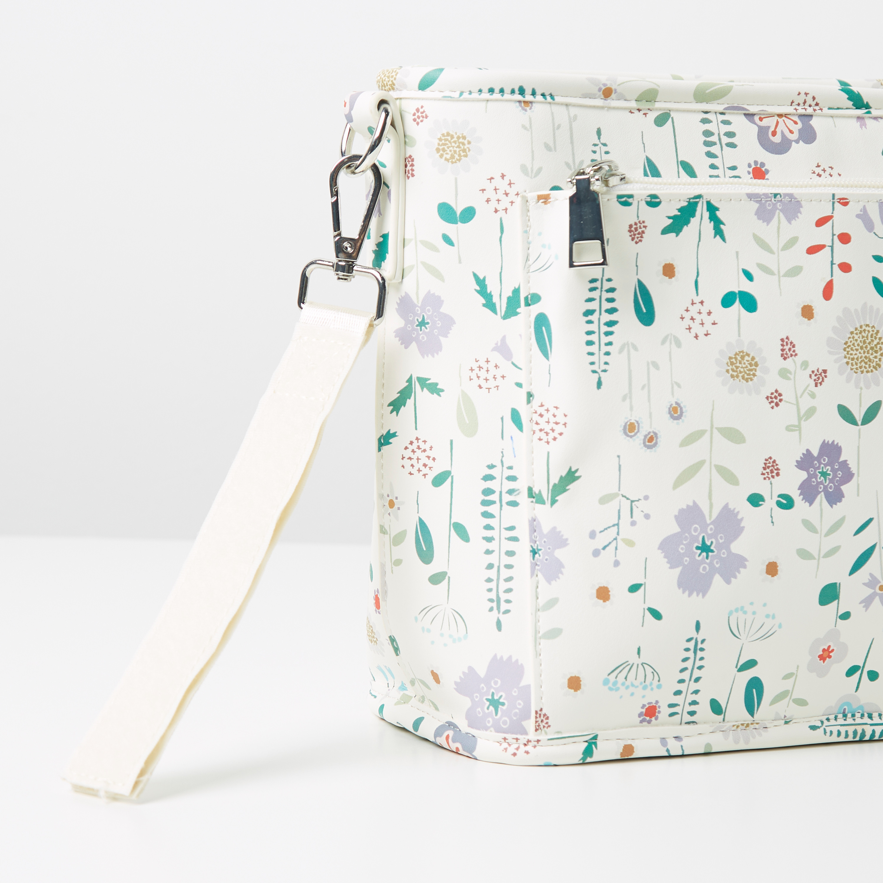 شنطة حفاضات بطبعات أزهار وحزام قابل للفصل من جيجلز-baby-gear-diaperbags-image-2