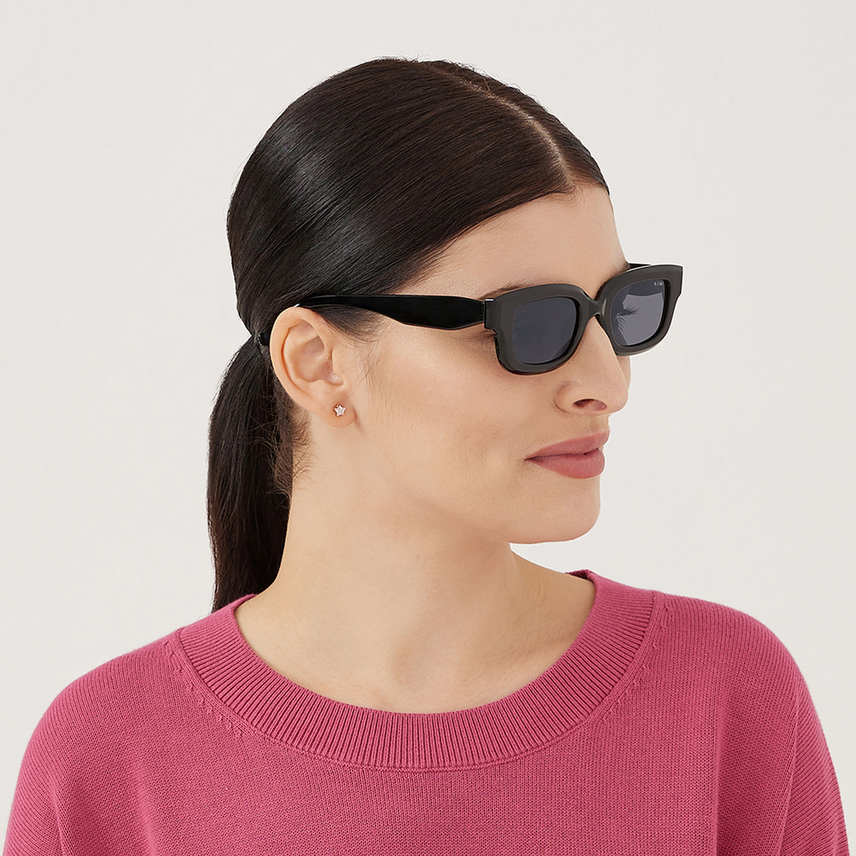 BLA-000261-0101 | نظارة شمسية بعدسات سوداء مستطيلة مع 50 مم للنساء من بلاك أوت-women-sunglasses-image-1