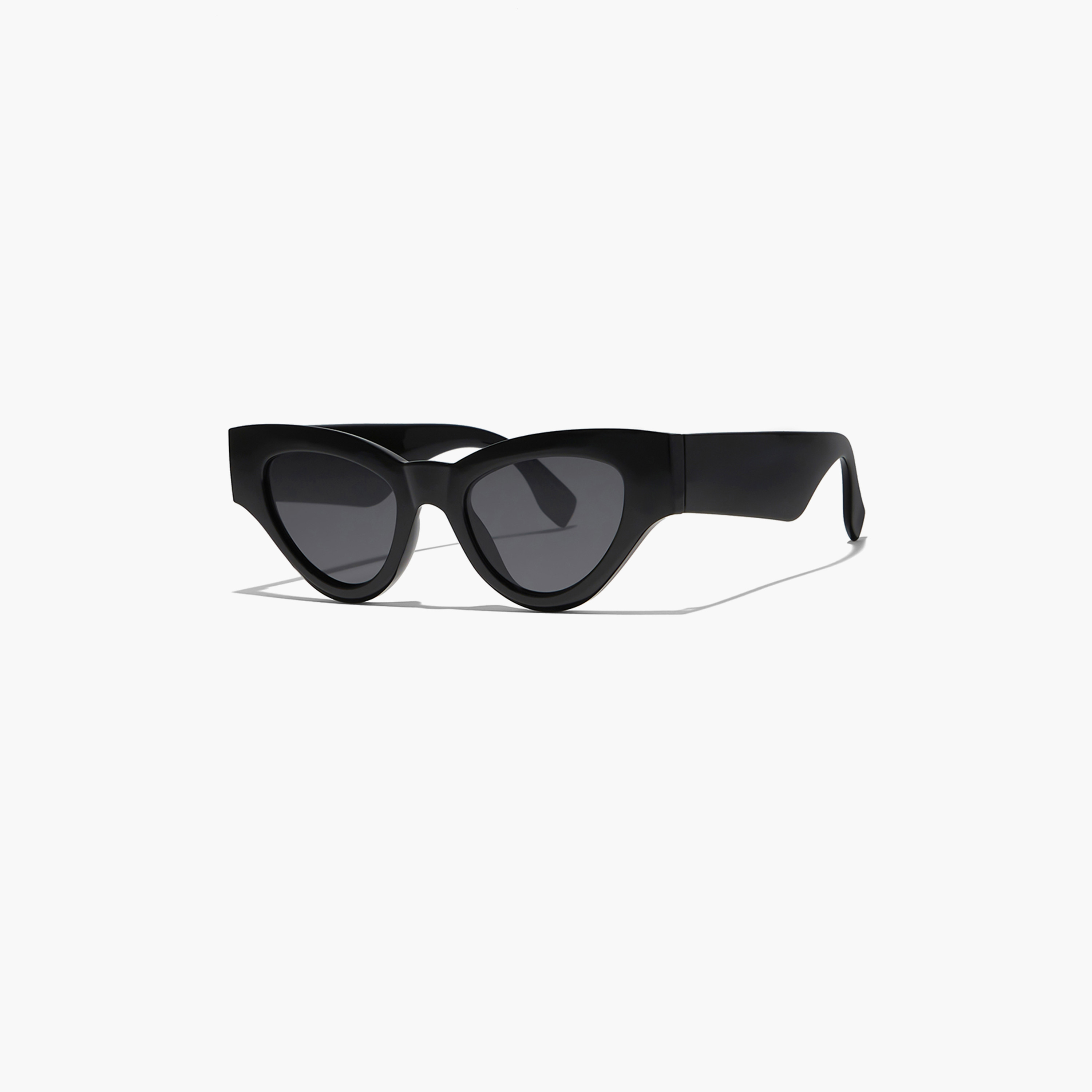 نظارة شمسية بعدسات سوداء ذات كات آي من بلاك أوت بيريوينكل مع 50 مم -women-sunglasses-image-1