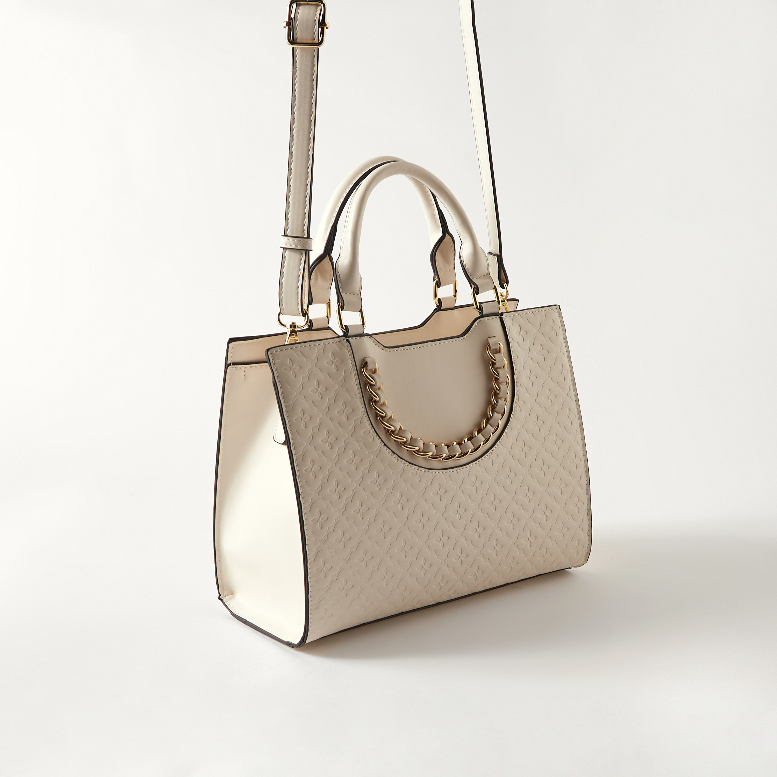 شنط ساشا منقوشة بنقش مونوغرام ومقابض وتفاصيل سلسلة-women-bagsandwallets-handbags-image-4