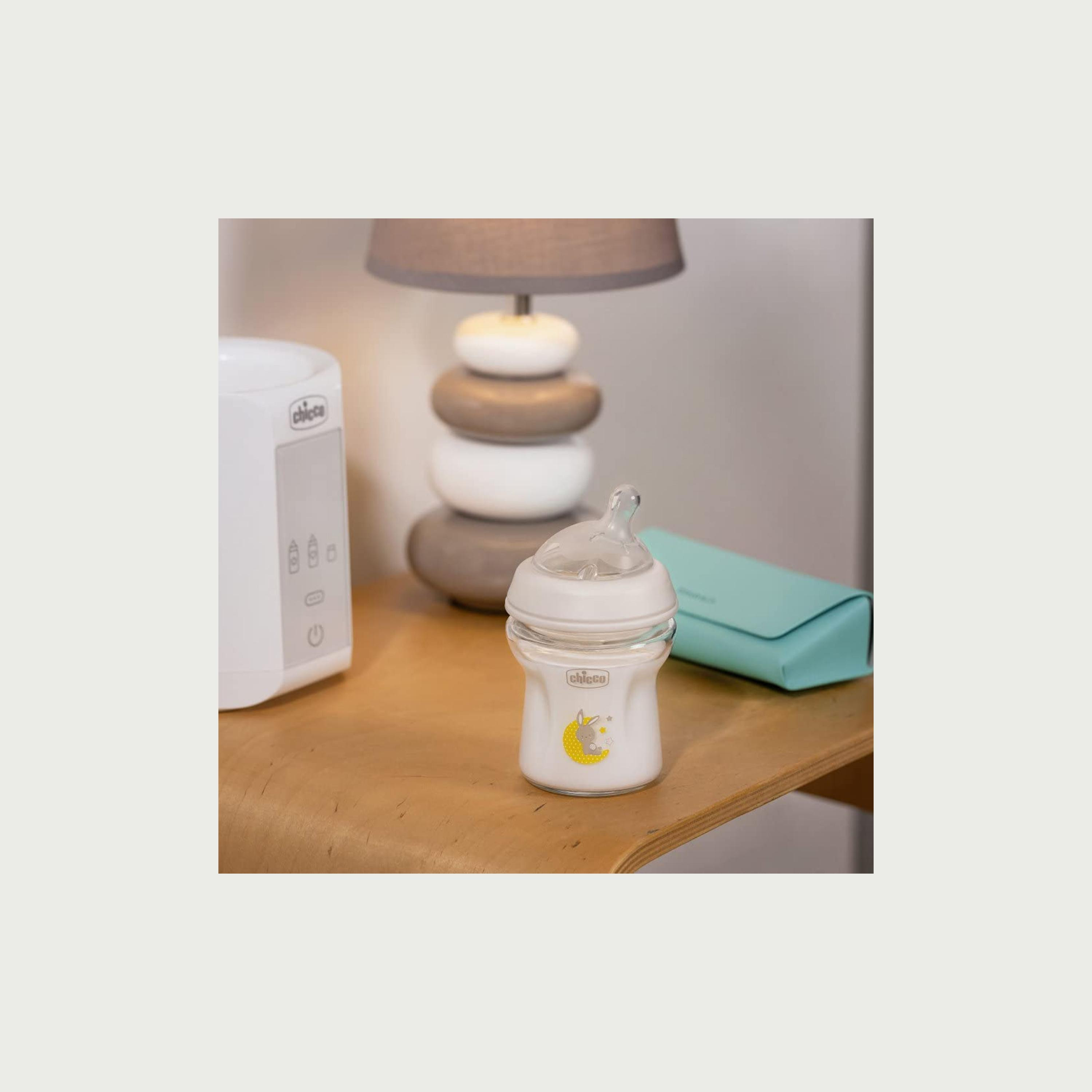 زجاجة زجاجية سيليكون تدفق بطئ ناتشورال فييلنج من شيكو، 150مل-baby-feeding-feedingbottles-bottlesandteats-image-4