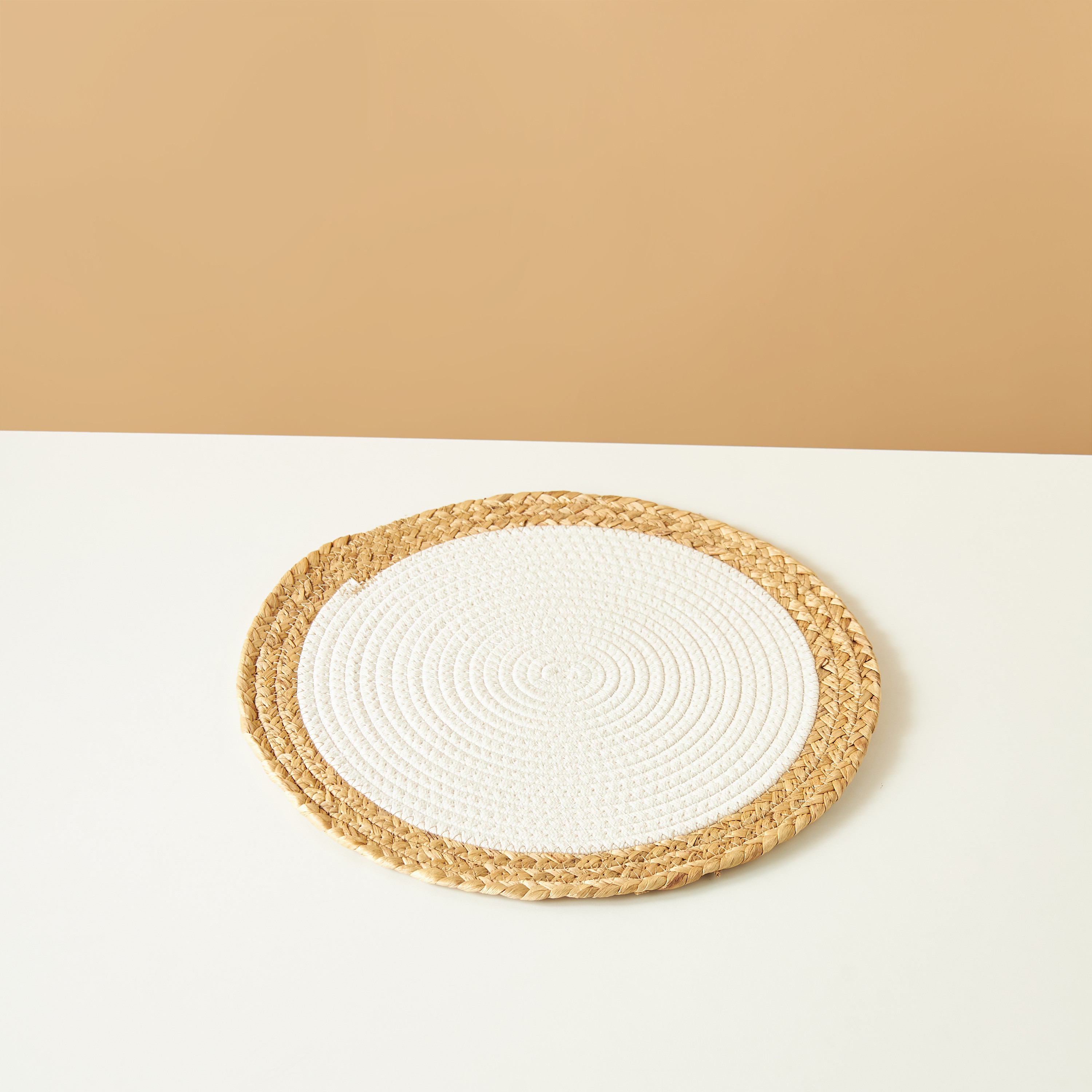 لبادة صحون مستديرة بارزة الملمس - 38 سم-household-dining-tablelinen-placemats-image-2