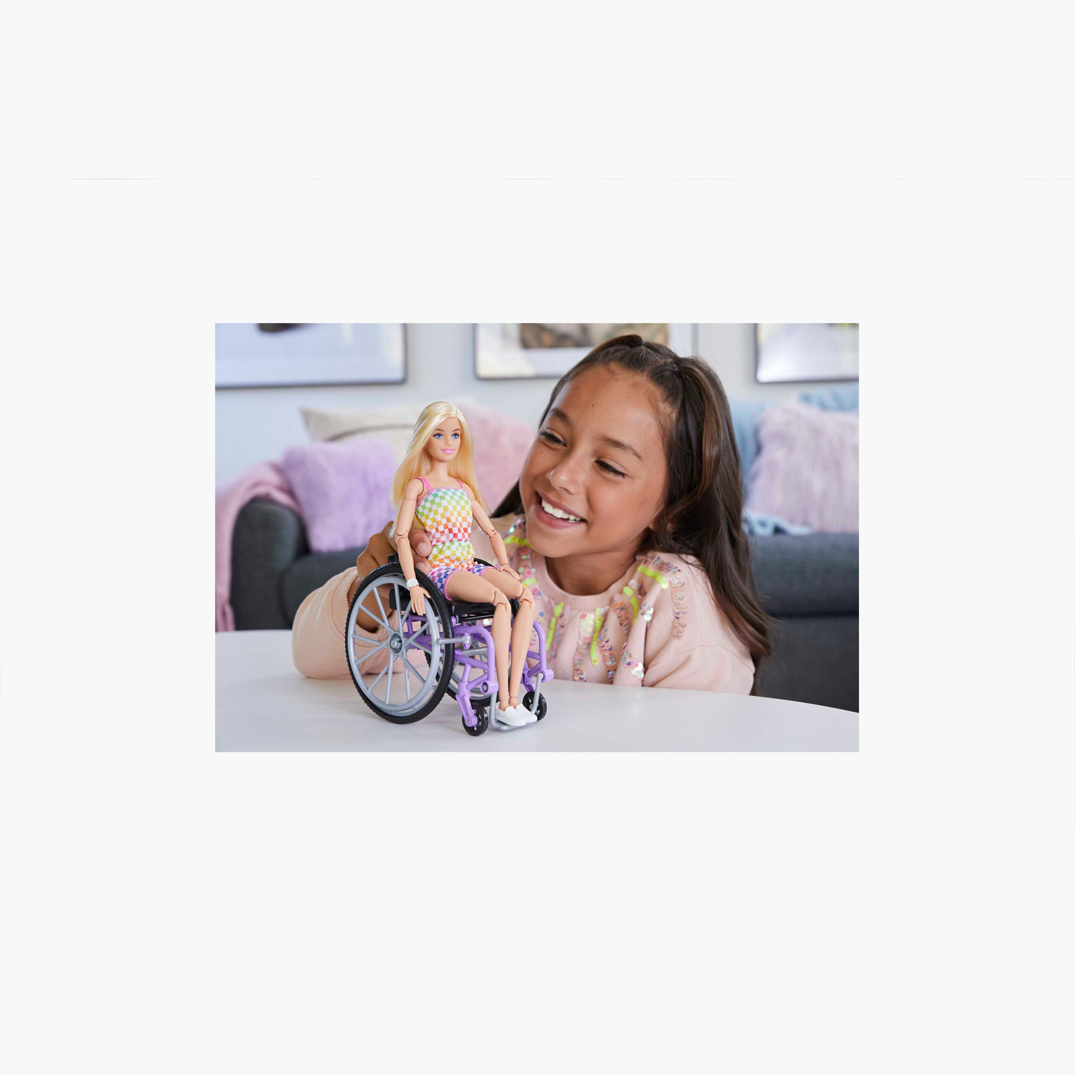 دمية باربي فاشونيستاس شقراء بأفرول قوس قزح مع كرسي متحرك ومنحدر وإكسسوارات من باربي-toys-dollsandplaysets-dollplaysets-image-2