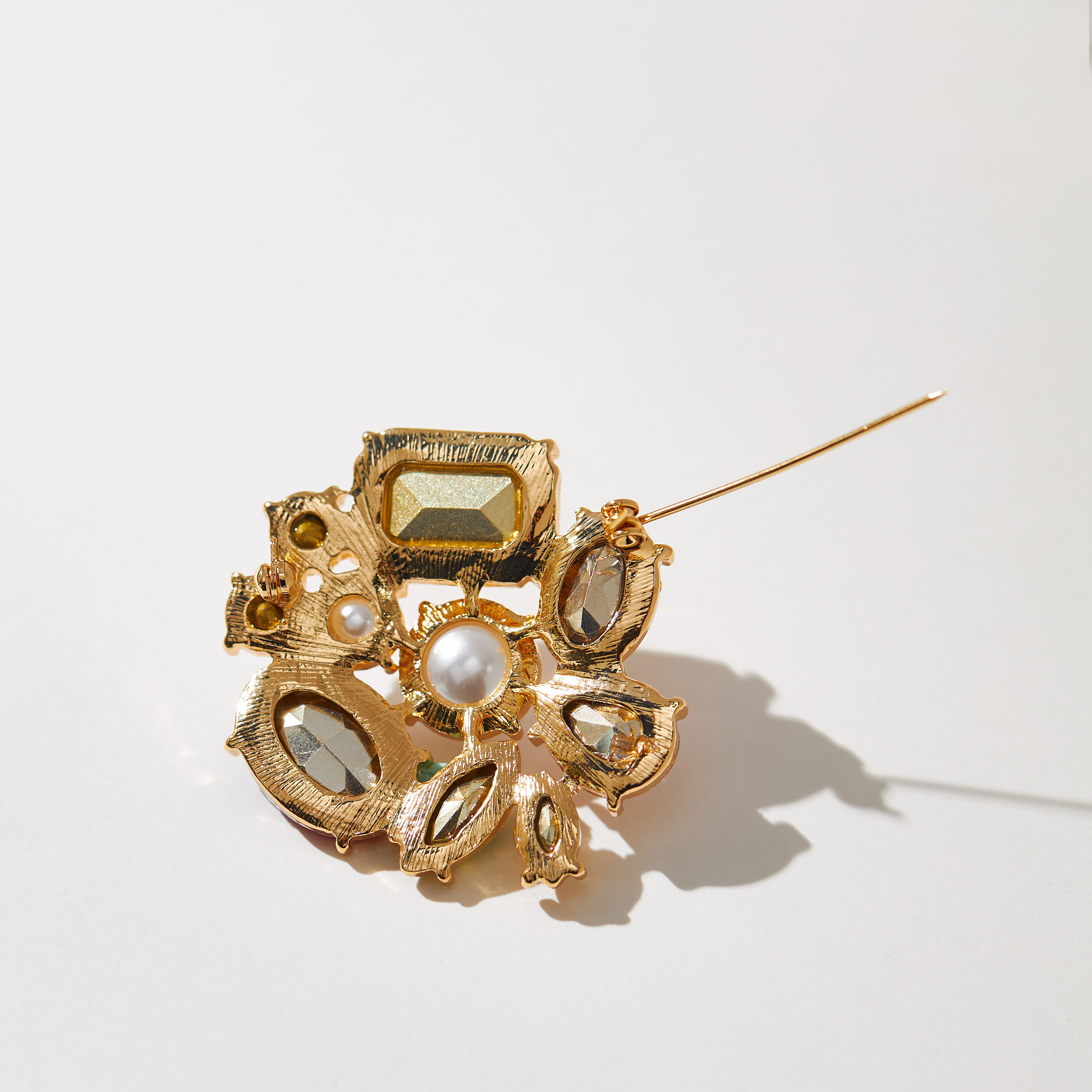 بروش مرصع باللؤلؤ والحجر-women-watchesandjewellery-jewellery-brooches-image-3
